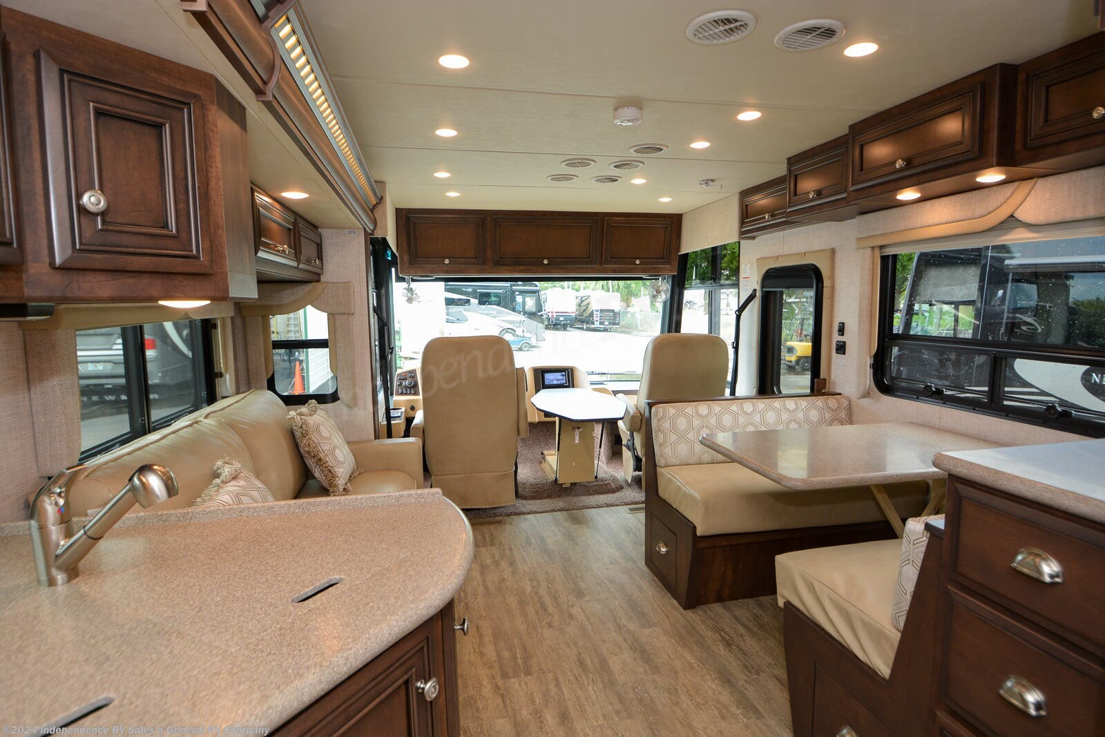 2019 Newmar King Aire 4553 P1306