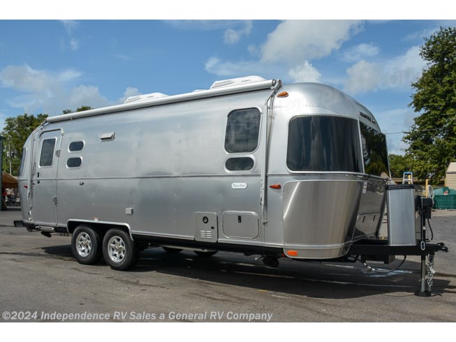 Used 2022 Airstream Flying Cloud 25FB Twin, Sale Pending available in Winter Garden, Florida