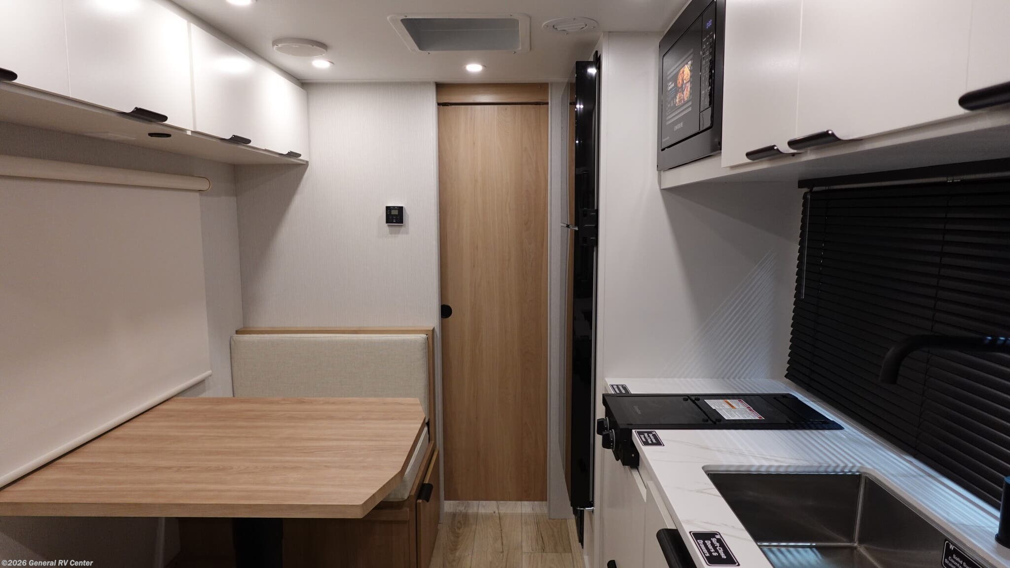 2026 Winnebago Micro Minnie 2000FRB - New Travel Trailer For Sale by General RV Center in Winter Garden, Florida