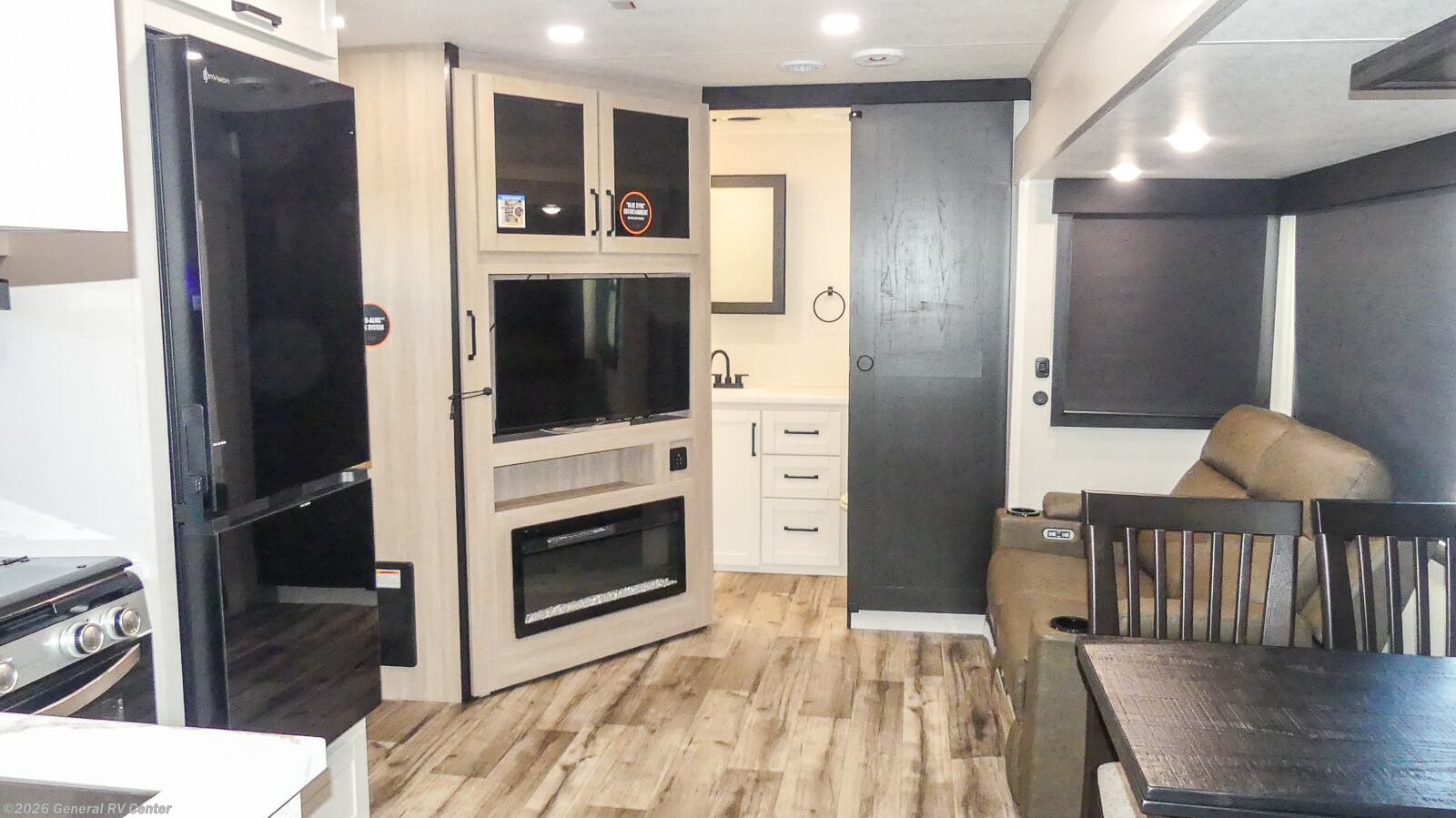 2026 Highland Ridge ROAMER 27RBOS - New Travel Trailer For Sale by General RV Center in Winter Garden, Florida