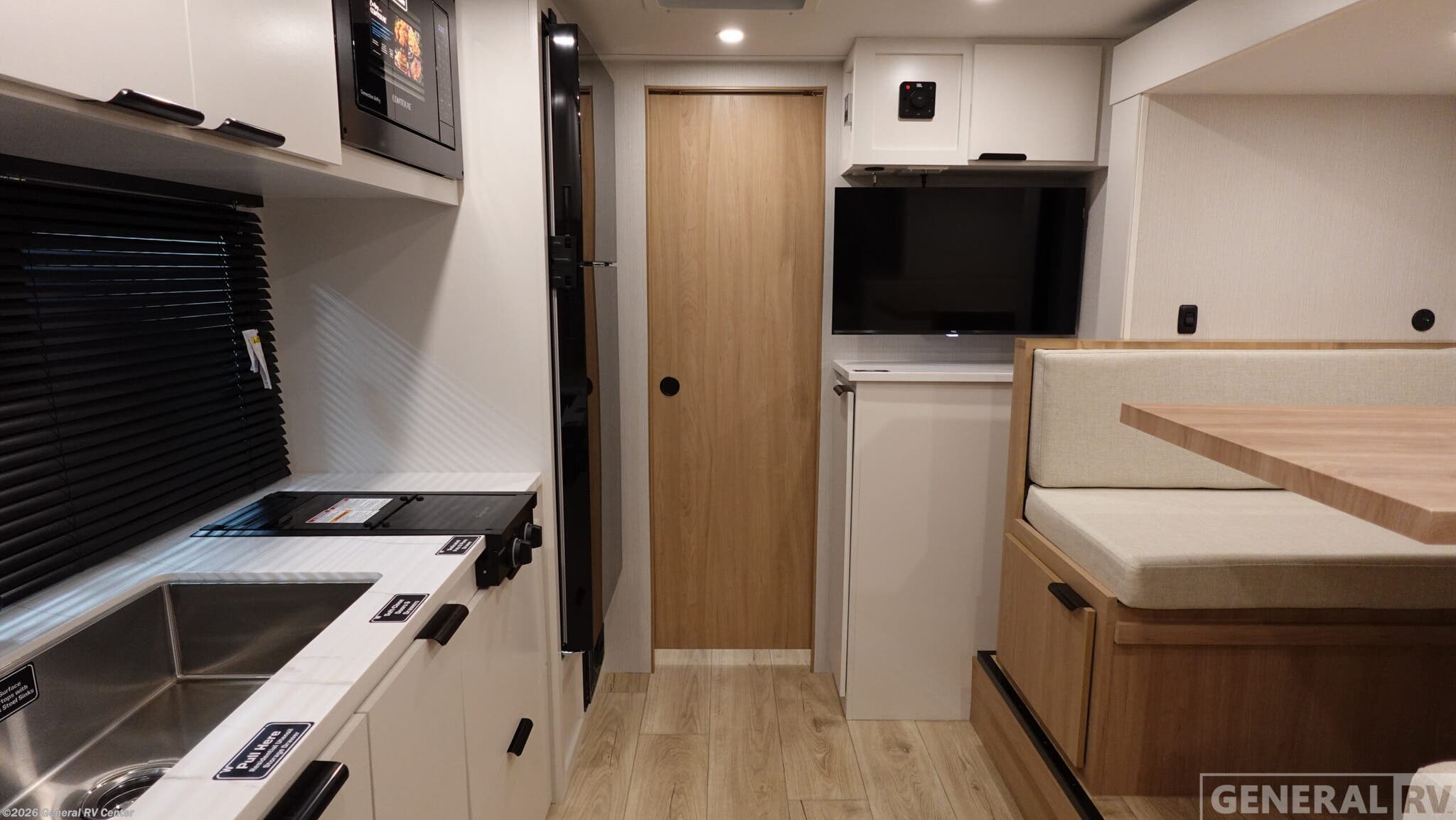 2026 Winnebago Micro Minnie 2108TB - New Travel Trailer For Sale by General RV Center in Winter Garden, Florida