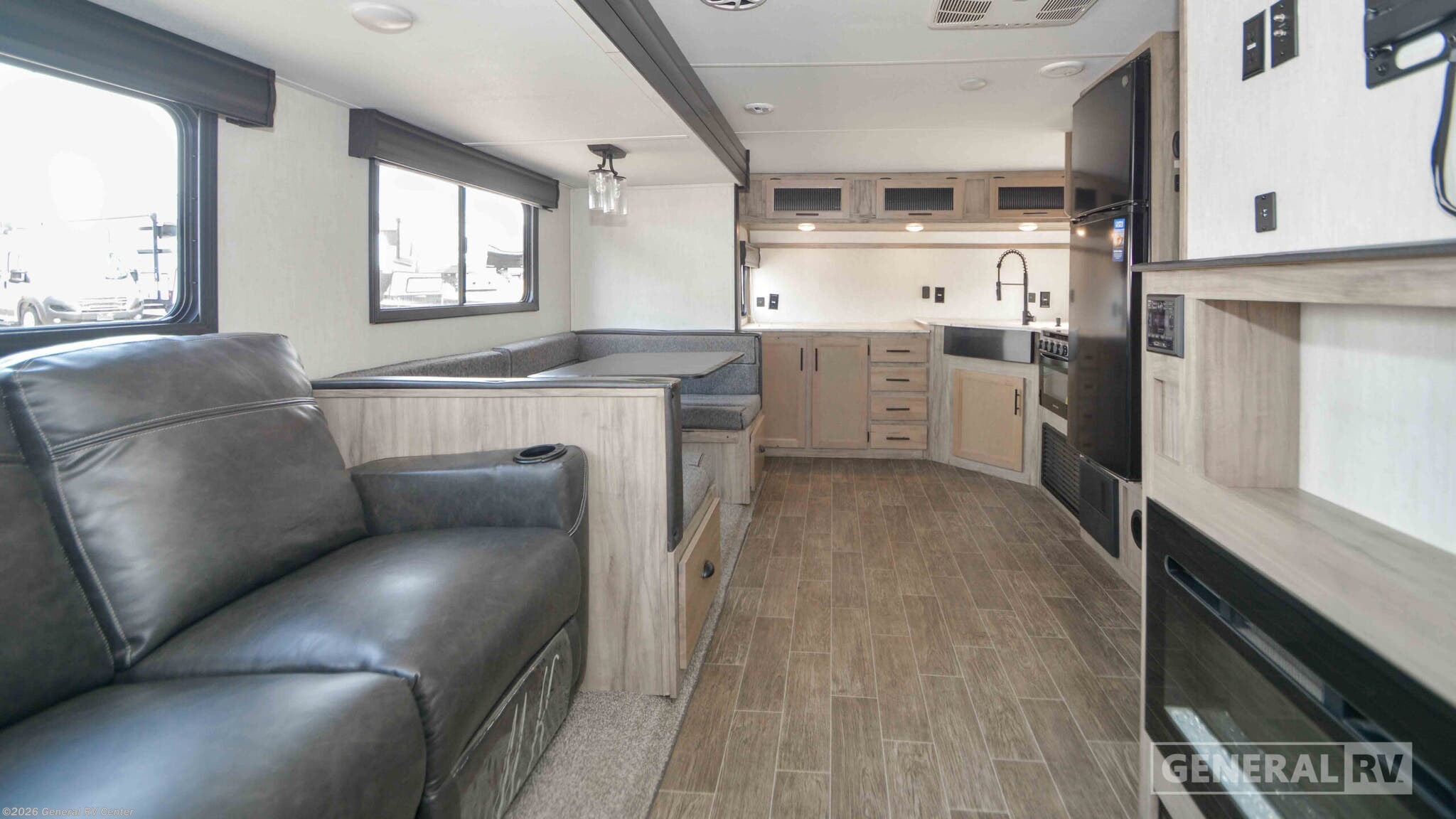 Used 2022 Forest River Cherokee Alpha Wolf 28FK-L available in Winter Garden, Florida