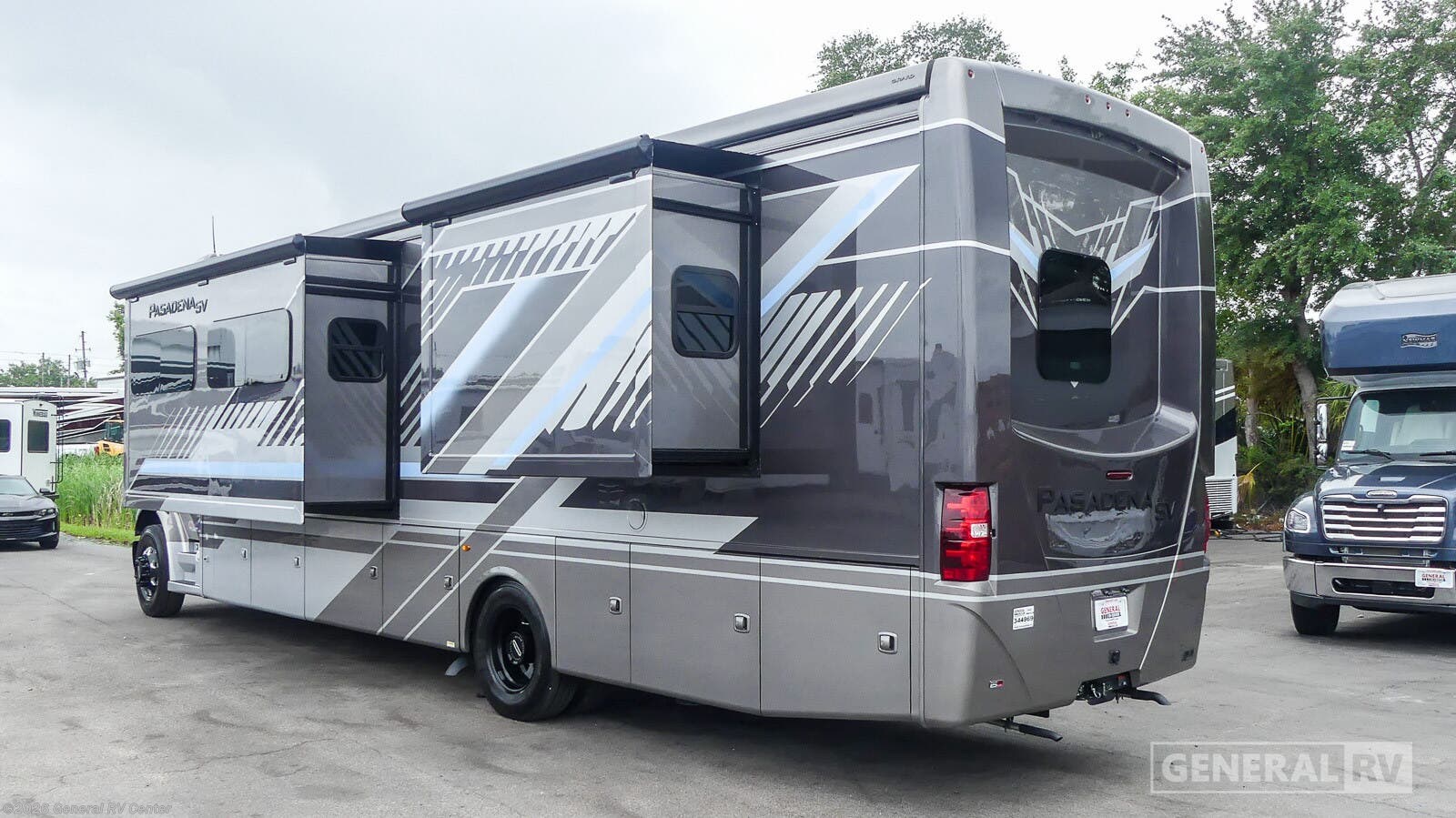 2026 Pasadena SV 38DX by Thor Motor Coach from General RV Center in Winter Garden, Florida