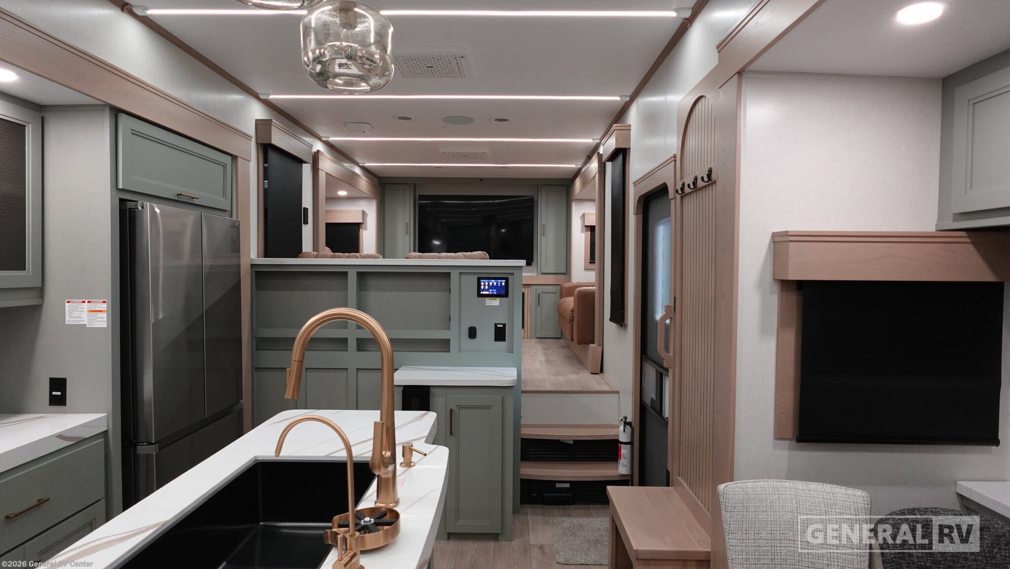 New 2026 CrossRoads Redwood 420FL available in Winter Garden, Florida