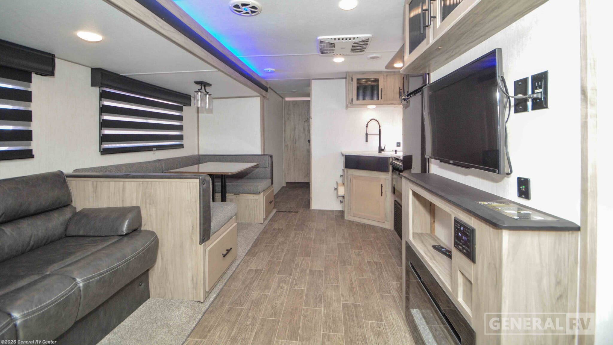 Used 2021 Forest River Cherokee Alpha Wolf 30DBH-L available in Winter Garden, Florida