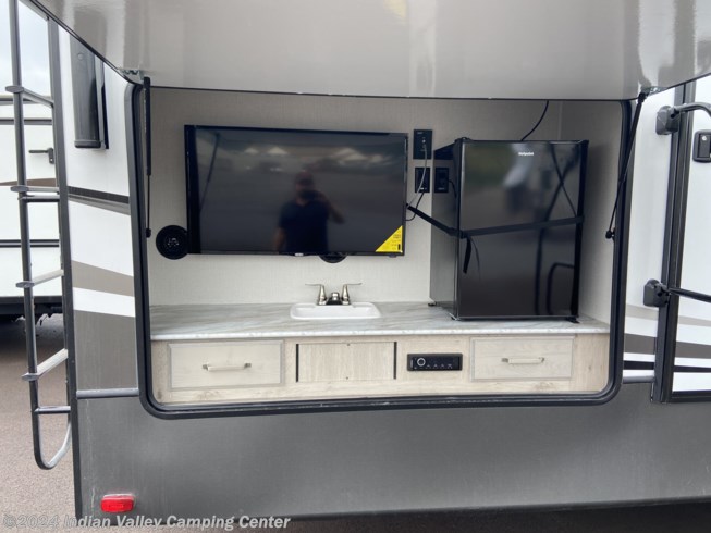 2022 Keystone Avalanche 378BH - New Fifth Wheel For Sale by Indian Valley Camping Center in Souderton, Pennsylvania