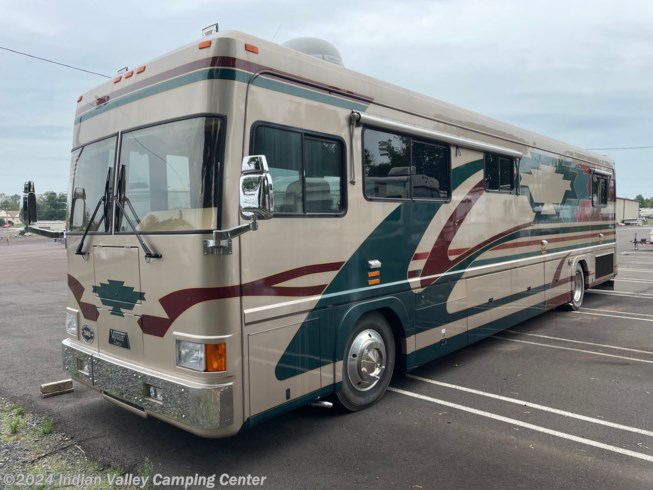 1997 Mitchell Coach Vogue 40 - Used Diesel Pusher For Sale by Indian Valley Camping Center in Souderton, Pennsylvania