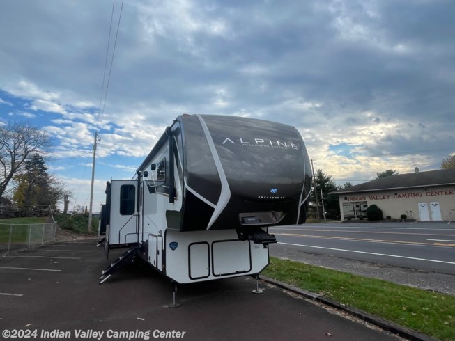 2024 Keystone Avalanche 390DS - New Fifth Wheel For Sale by Indian Valley Camping Center in Souderton, Pennsylvania