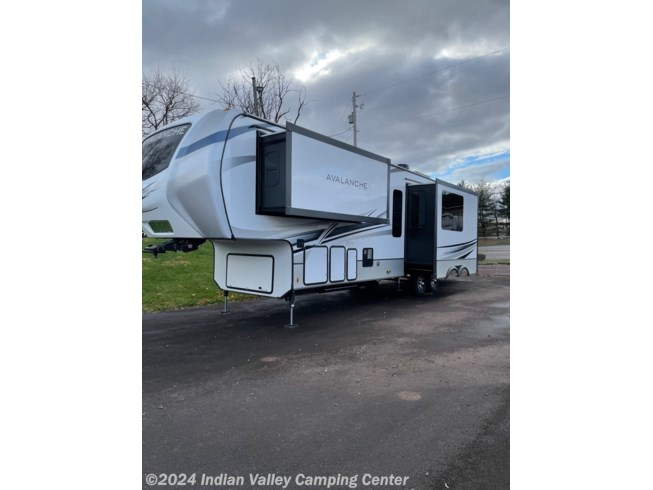 2022 Keystone Avalanche 352BH - New Fifth Wheel For Sale by Indian Valley Camping Center in Souderton, Pennsylvania