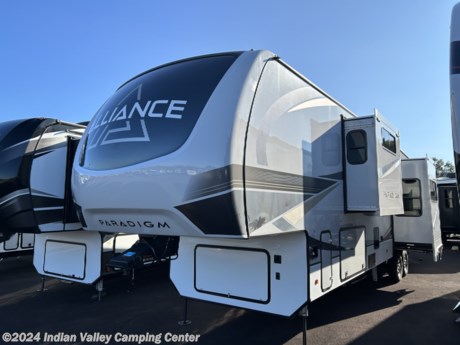 &lt;p&gt;Brand new layout! This unit is gorgeous! G range tires, 6 point hydraulic leveling, 7000 lb dexter axles, 20cu ft 12V residential refrigerator, generator prep,&amp;nbsp;&lt;/p&gt;