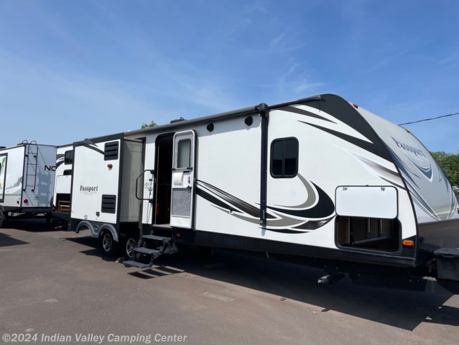 2017 Keystone Passport Ultra Lite Grand Touring 3320BH - Used Travel Trailer For Sale by Indian Valley Camping Center in Souderton, Pennsylvania