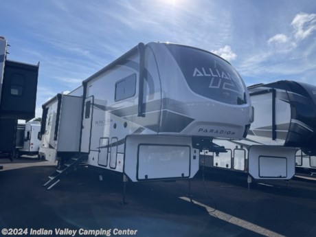 &lt;p&gt;Check out this gorgeous double suite fifth wheel with two full baths and a loft!&amp;nbsp;&amp;nbsp;&lt;/p&gt;