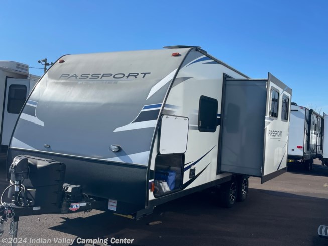 2020 Keystone Passport SL Series East 199ML - Used Travel Trailer For Sale by Indian Valley Camping Center in Souderton, Pennsylvania