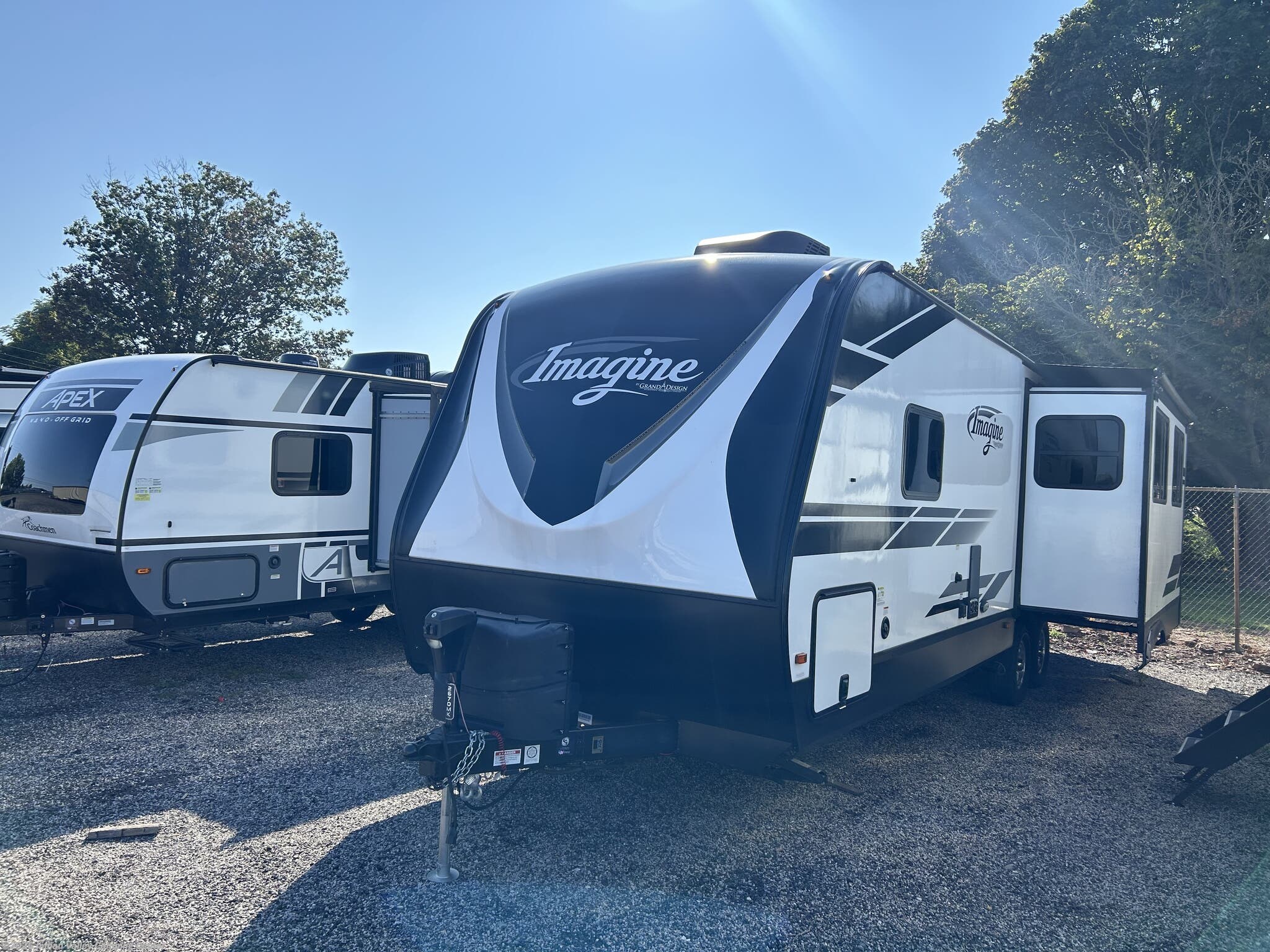 2022 Grand Design Imagine 2670MK - Used Travel Trailer For Sale by Indian Valley Camping Center in Souderton, Pennsylvania features Smoke Detector, Toilet, Leveling Jacks, Queen Bed, Air Conditioning