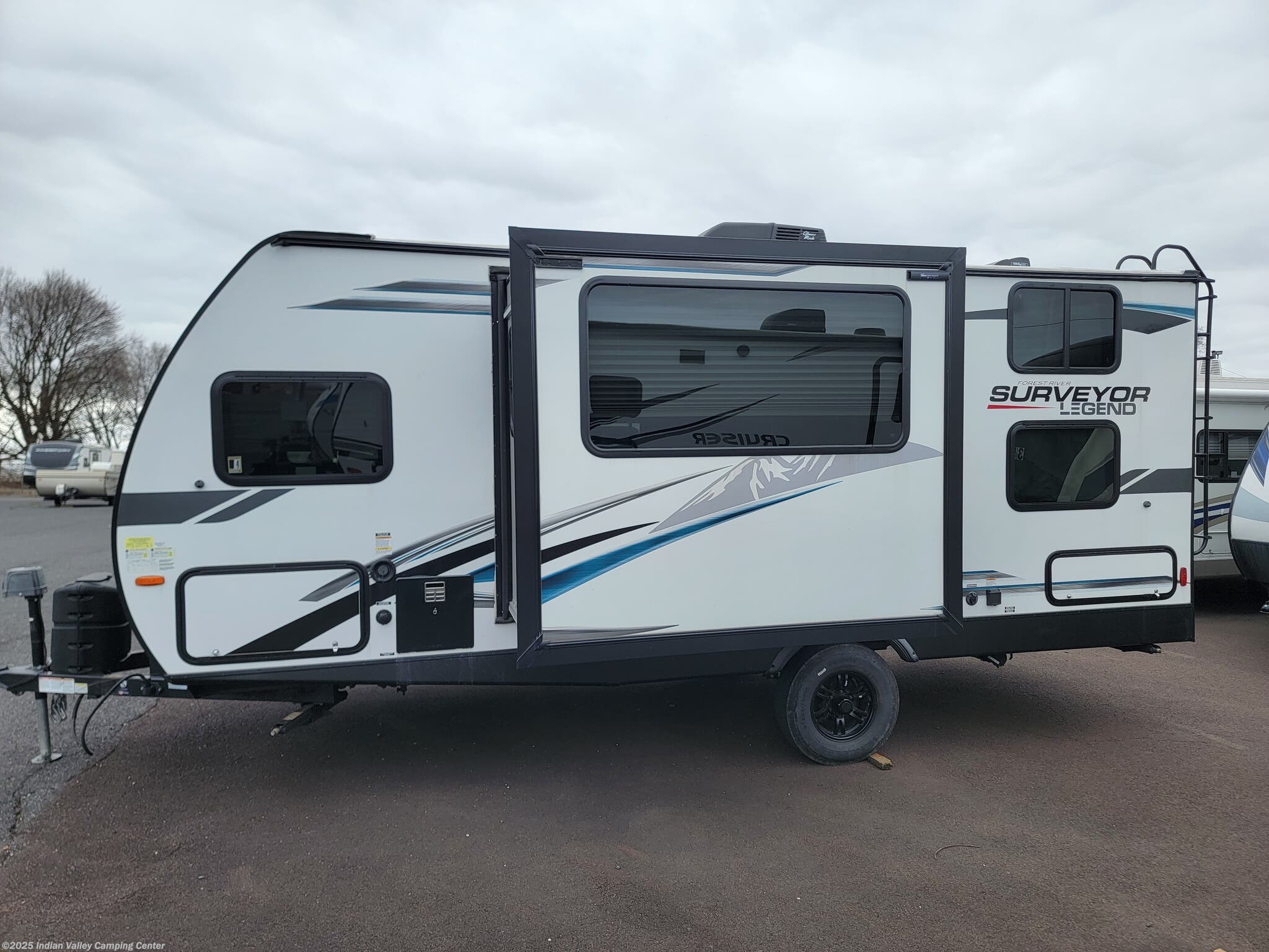 2022 Forest River Surveyor 19BHLE - Used Travel Trailer for sale by Indian Valley Camping Center in Souderton, Pennsylvania
