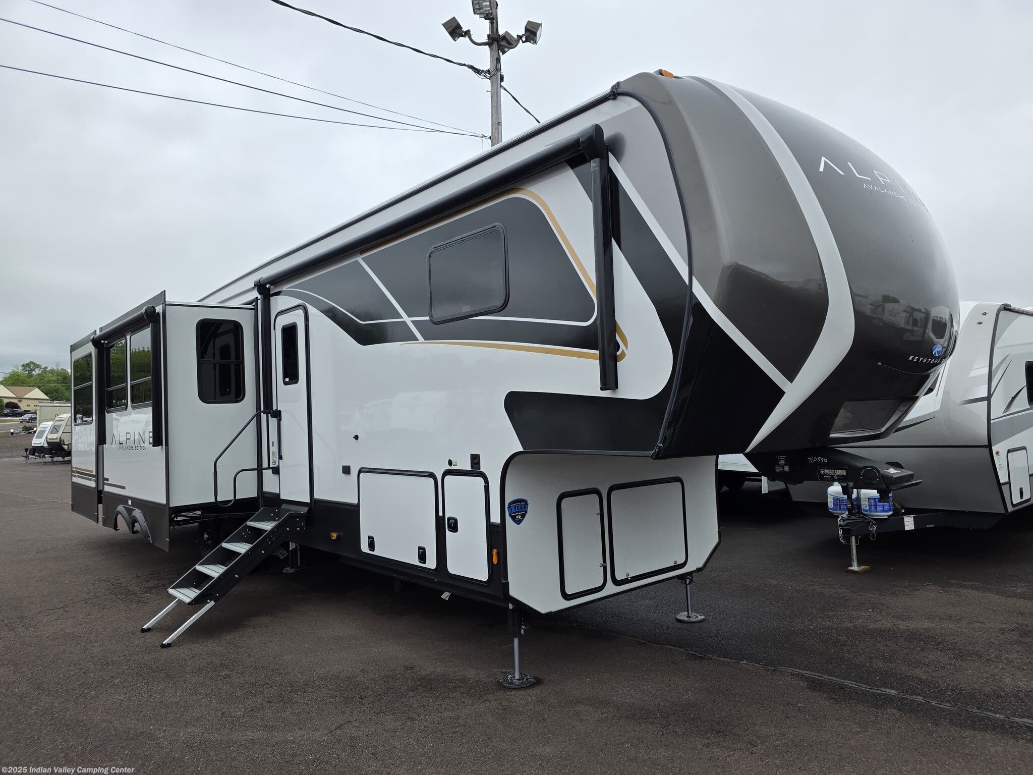 2025 Keystone Alpine Avalanche Edition 366LS