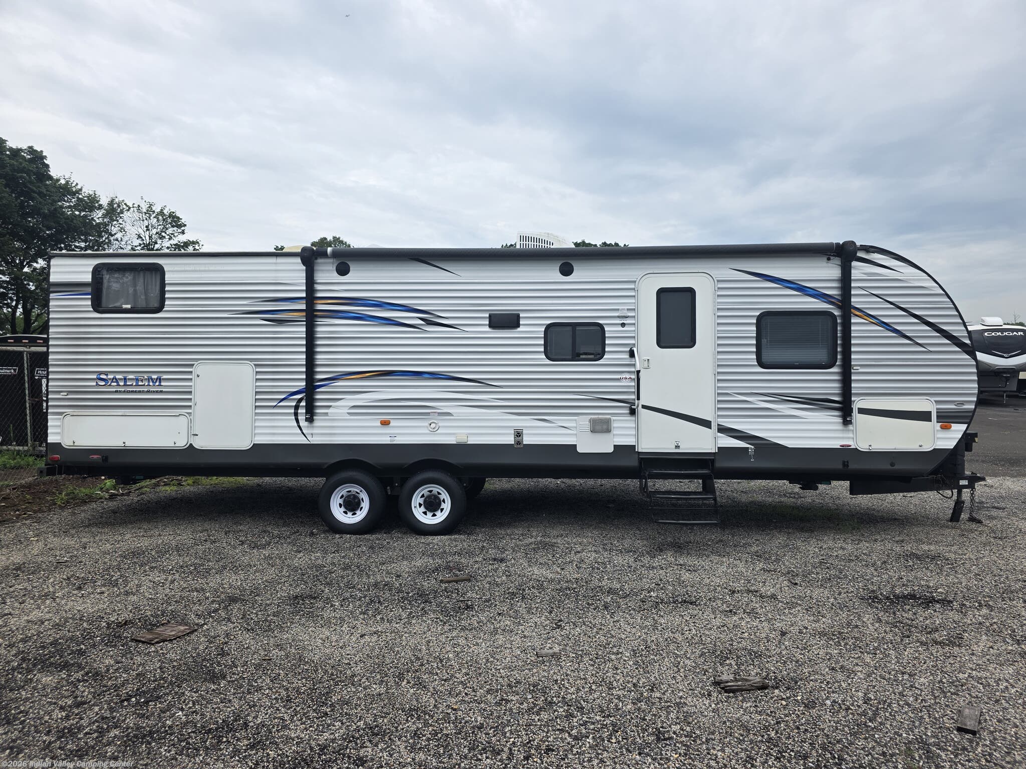 2018 Forest River Salem LE 28CKDS - Used Travel Trailer For Sale by Indian Valley Camping Center in Souderton, Pennsylvania features External Shower, Slideout, Awning