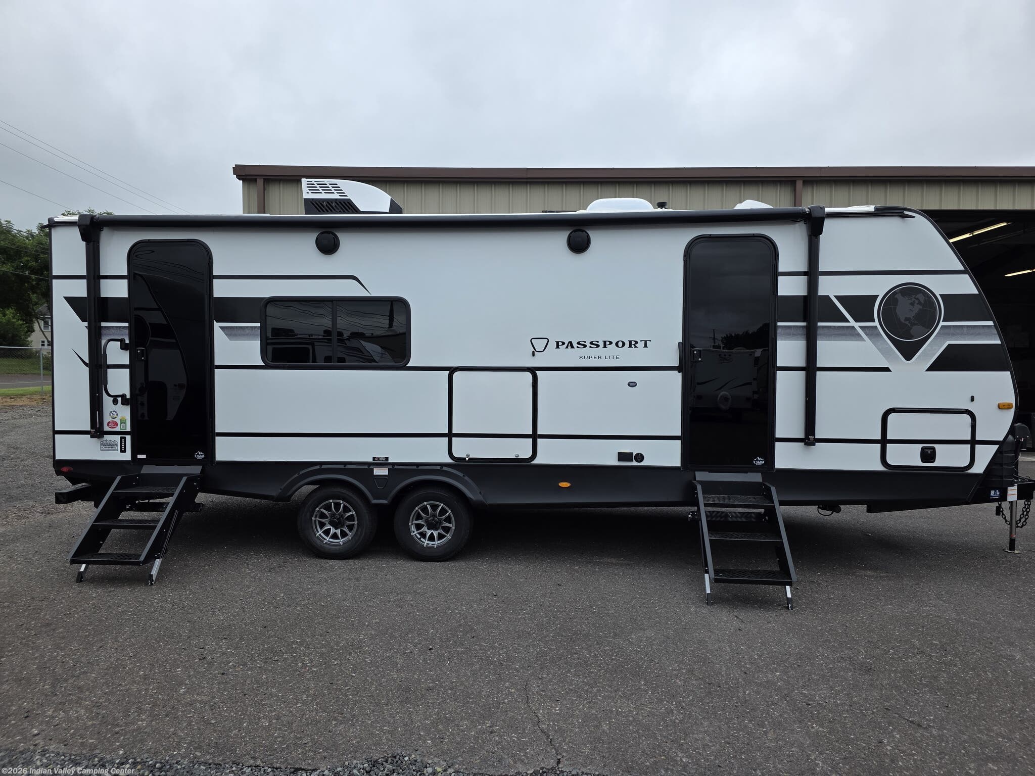 2026 Keystone Passport SL Series East 2450RK - New Travel Trailer For Sale by Indian Valley Camping Center in Souderton, Pennsylvania features Skylight, Shower, Satellite Radio, Ladder, LP Detector