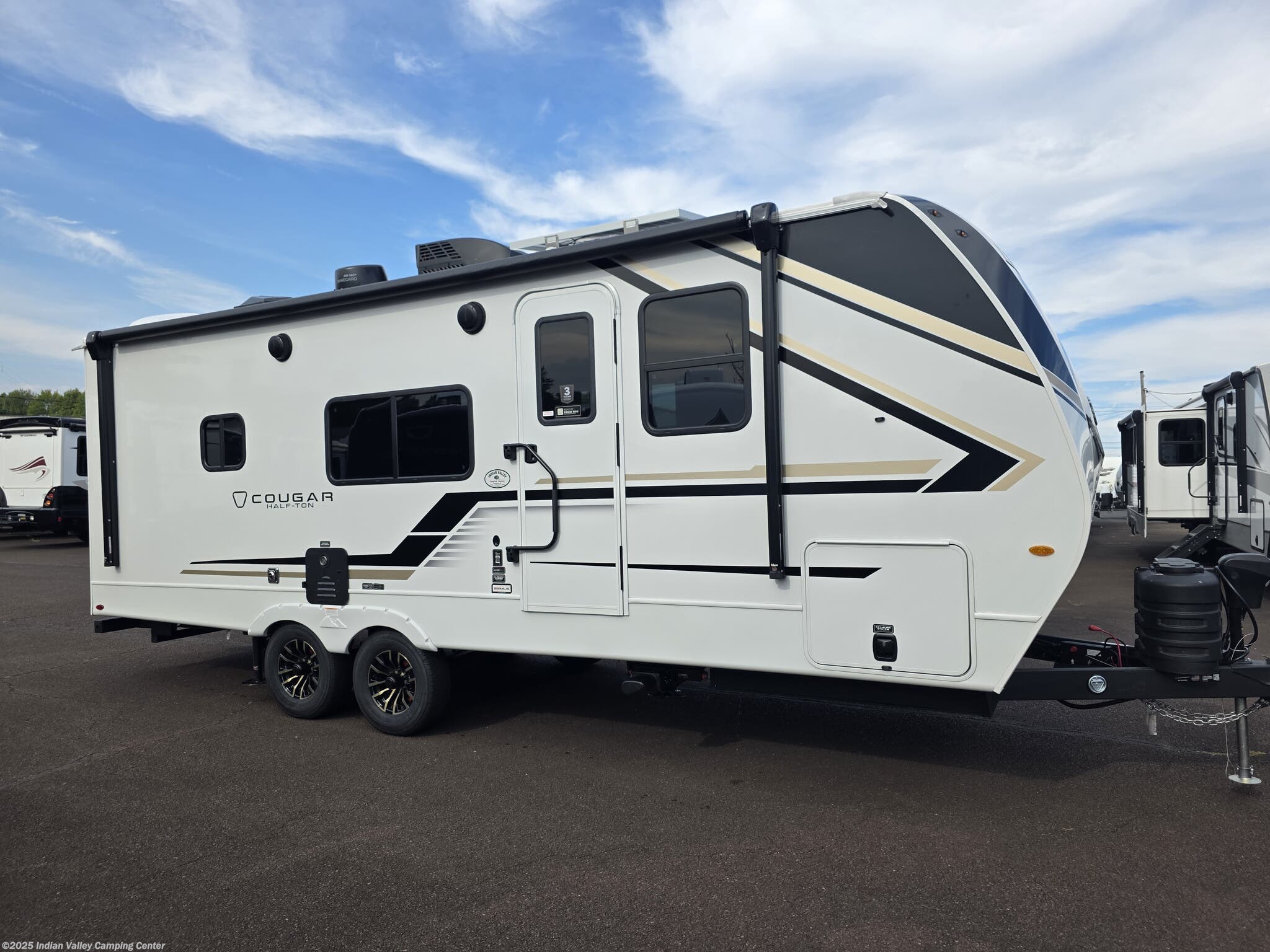 2026 Keystone Cougar Half-Ton East 22MLS - New Travel Trailer for sale by Indian Valley Camping Center in Souderton, Pennsylvania