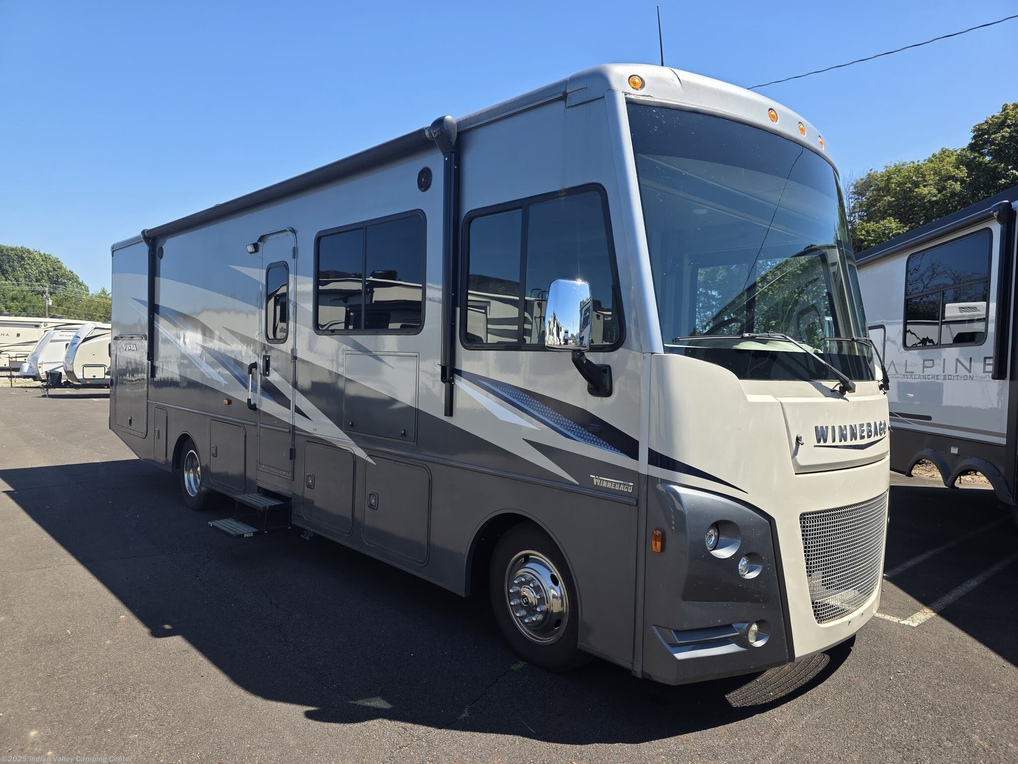 2022 Winnebago Vista