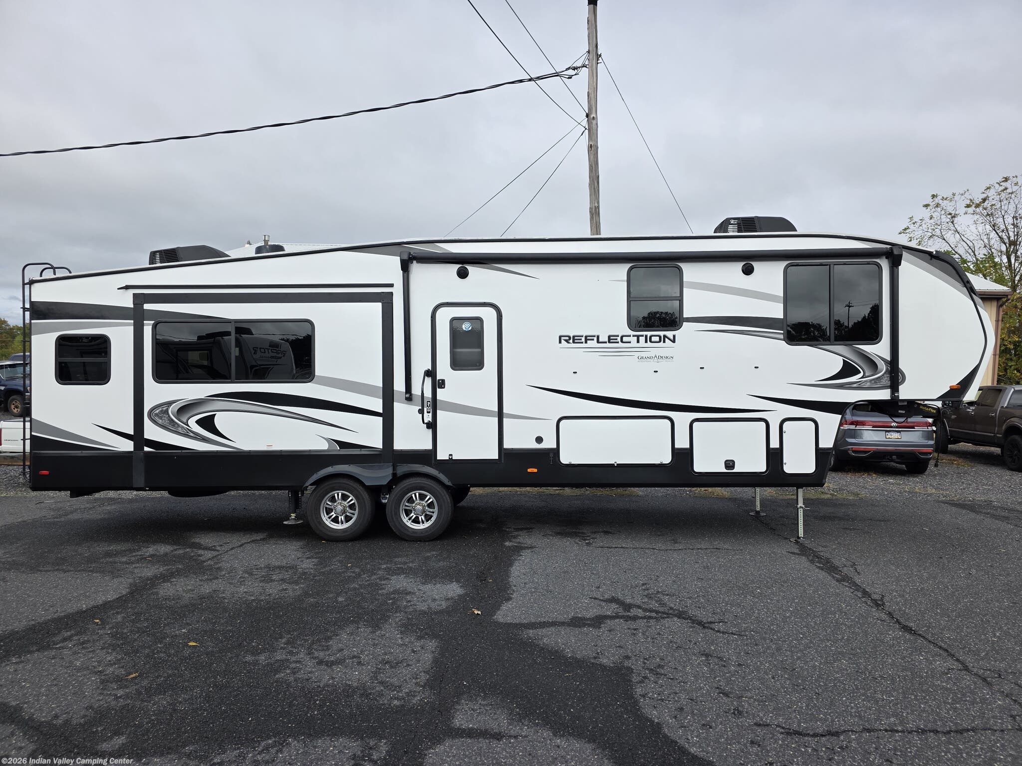 2023 Grand Design Reflection 31MB - Used Fifth Wheel For Sale by Indian Valley Camping Center in Souderton, Pennsylvania features Water Heater, Toilet, Air Conditioning, External Shower, Microwave