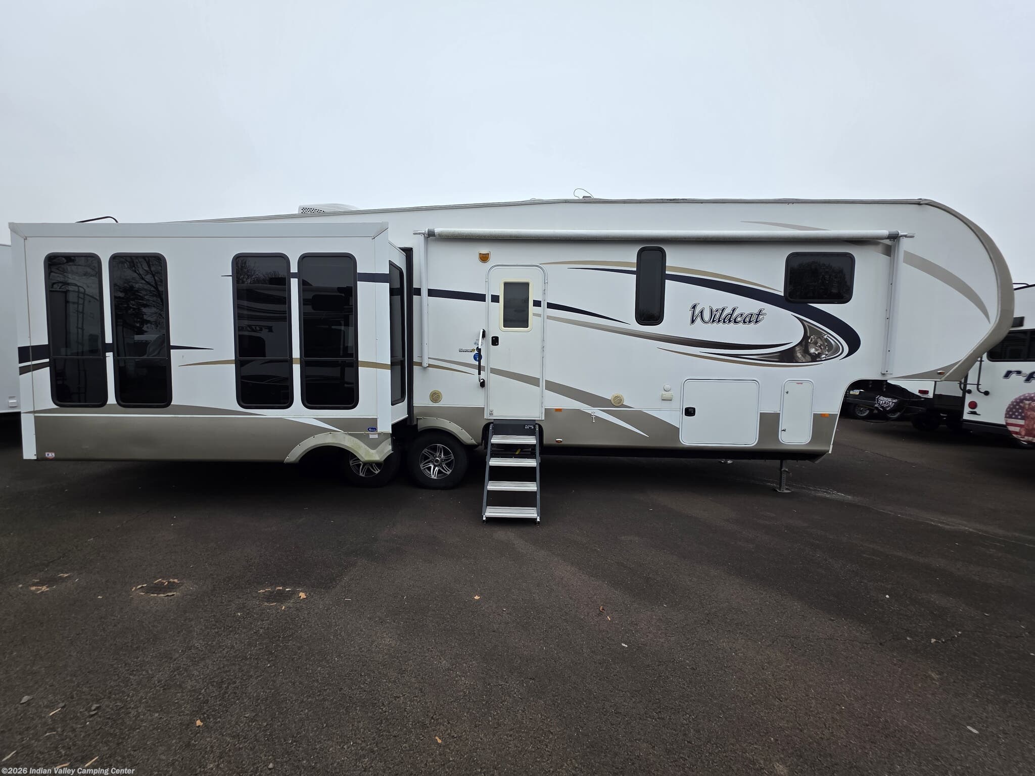 2016 Forest River Wildcat 327CK - Used Fifth Wheel For Sale by Indian Valley Camping Center in Souderton, Pennsylvania features Awning, Converter, Non-Smoking Unit, Air Conditioning, Microwave