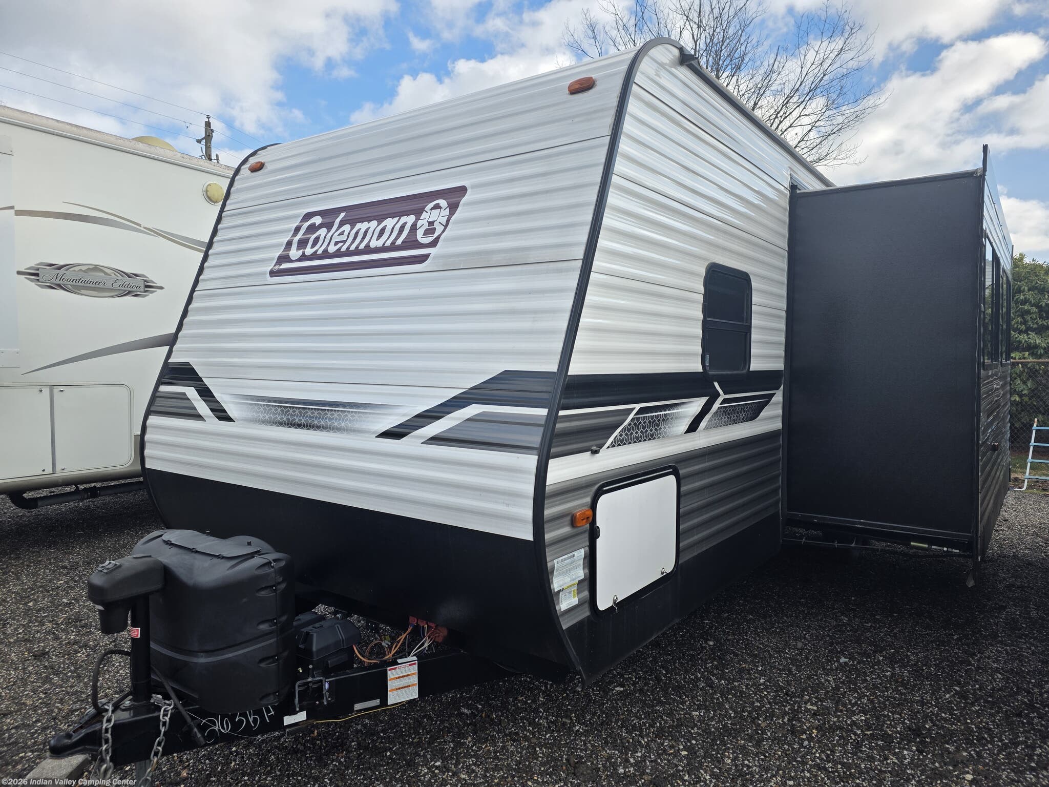 2021 Dutchmen Coleman 263BH - Used Travel Trailer For Sale by Indian Valley Camping Center in Souderton, Pennsylvania features Toilet, Slideout, TV, Hitch, Shower
