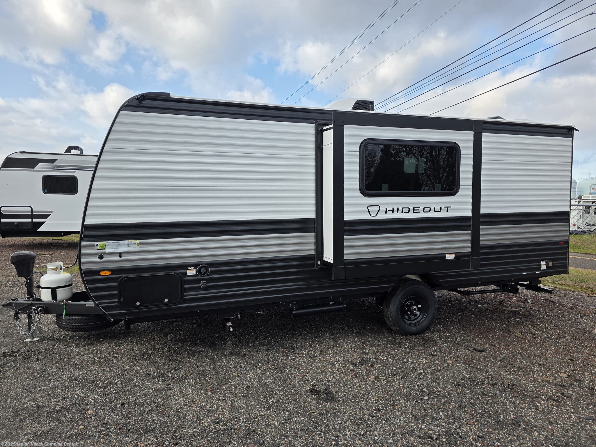 2026 Keystone Hideout 199BH - New Travel Trailer For Sale by Indian Valley Camping Center in Souderton, Pennsylvania features Refrigerator, Furnace, Spare Tire Kit, Non-Smoking Unit, Air Conditioning