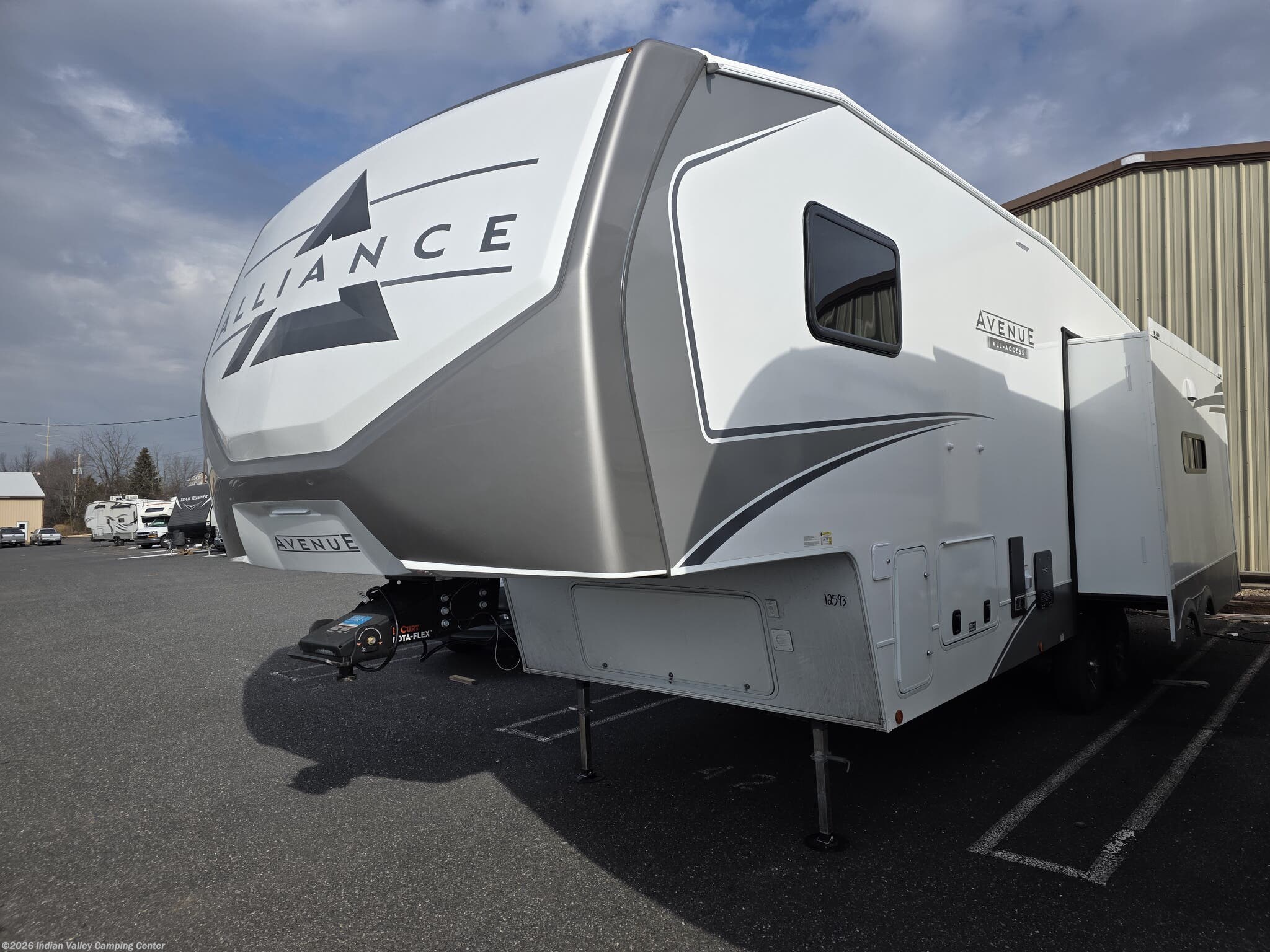 2026 Alliance RV Avenue 29RL - New Fifth Wheel For Sale by Indian Valley Camping Center in Souderton, Pennsylvania features Dinette, PVC Roof, Solar Panel, Dryer, TV
