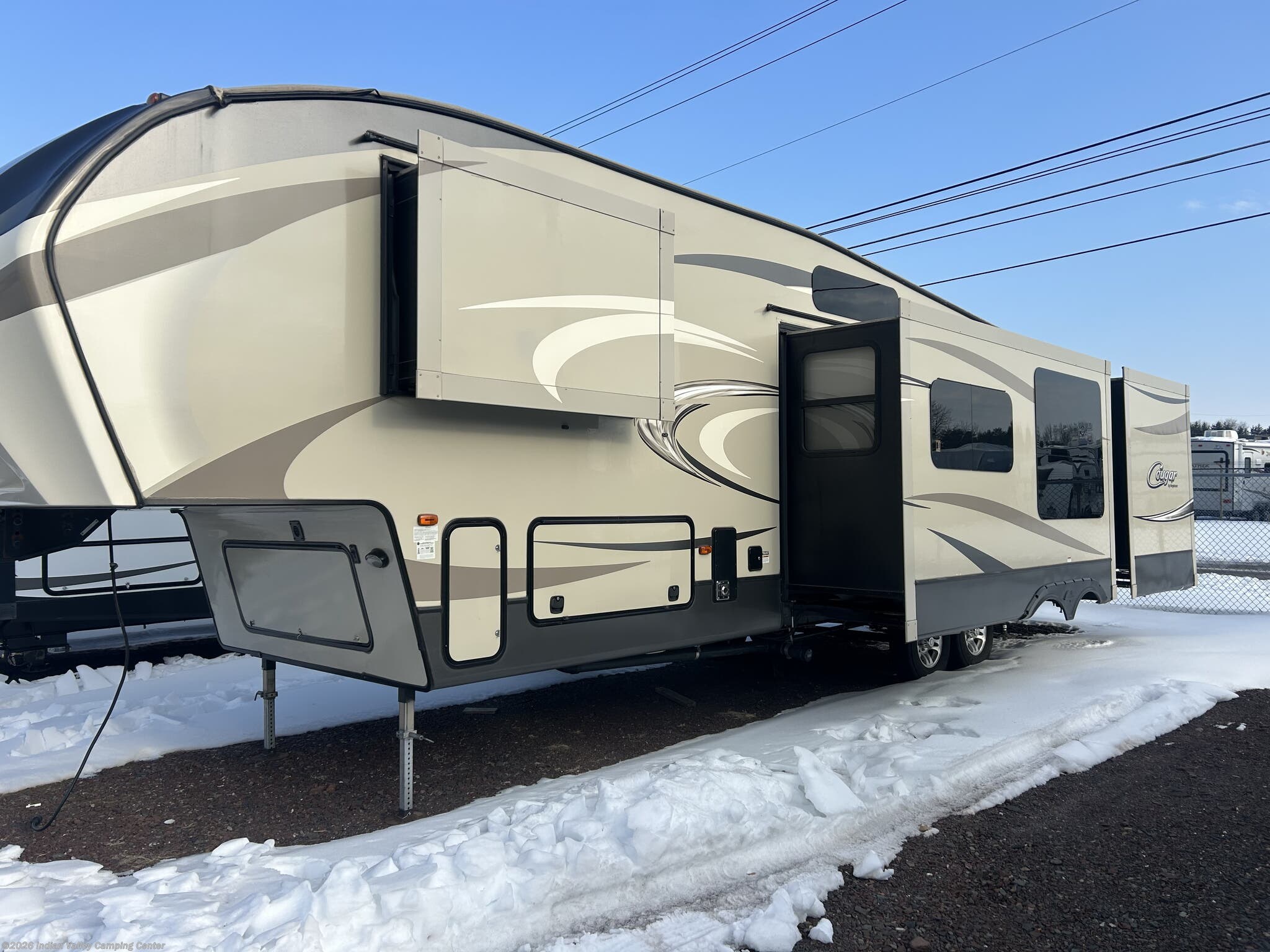 2017 Keystone Cougar 330RBK - Used Fifth Wheel For Sale by Indian Valley Camping Center in Souderton, Pennsylvania features Leveling Jacks, Hitch, Microwave, Spare Tire Kit, LP Detector