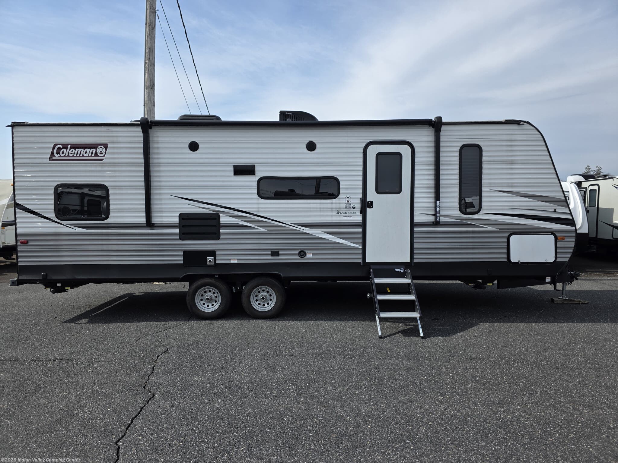 2021 Dutchmen Coleman Lantern 262BH - Used Travel Trailer For Sale by Indian Valley Camping Center in Souderton, Pennsylvania features Hitch, Leveling Jacks, Non-Smoking Unit, Awning, Stove Top Burner