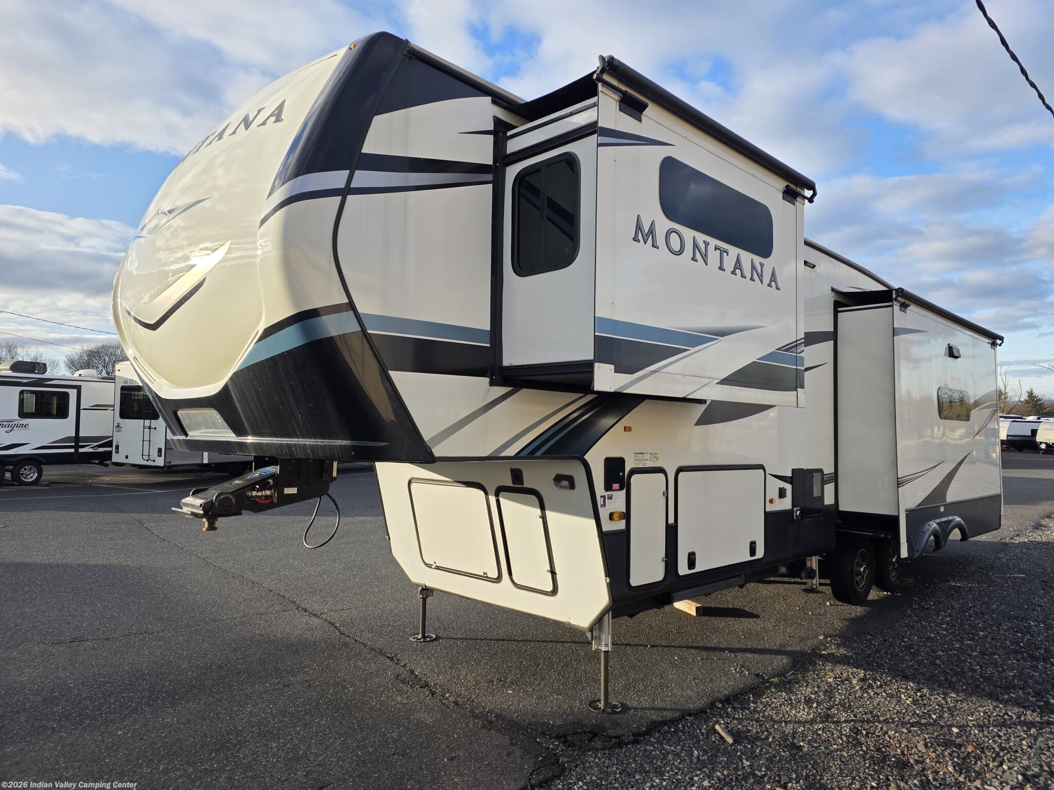 2021 Keystone Montana 3121RL - Used Fifth Wheel For Sale by Indian Valley Camping Center in Souderton, Pennsylvania features Theater Seating, LED Lights, Ceiling Fan, Skylight, Awning