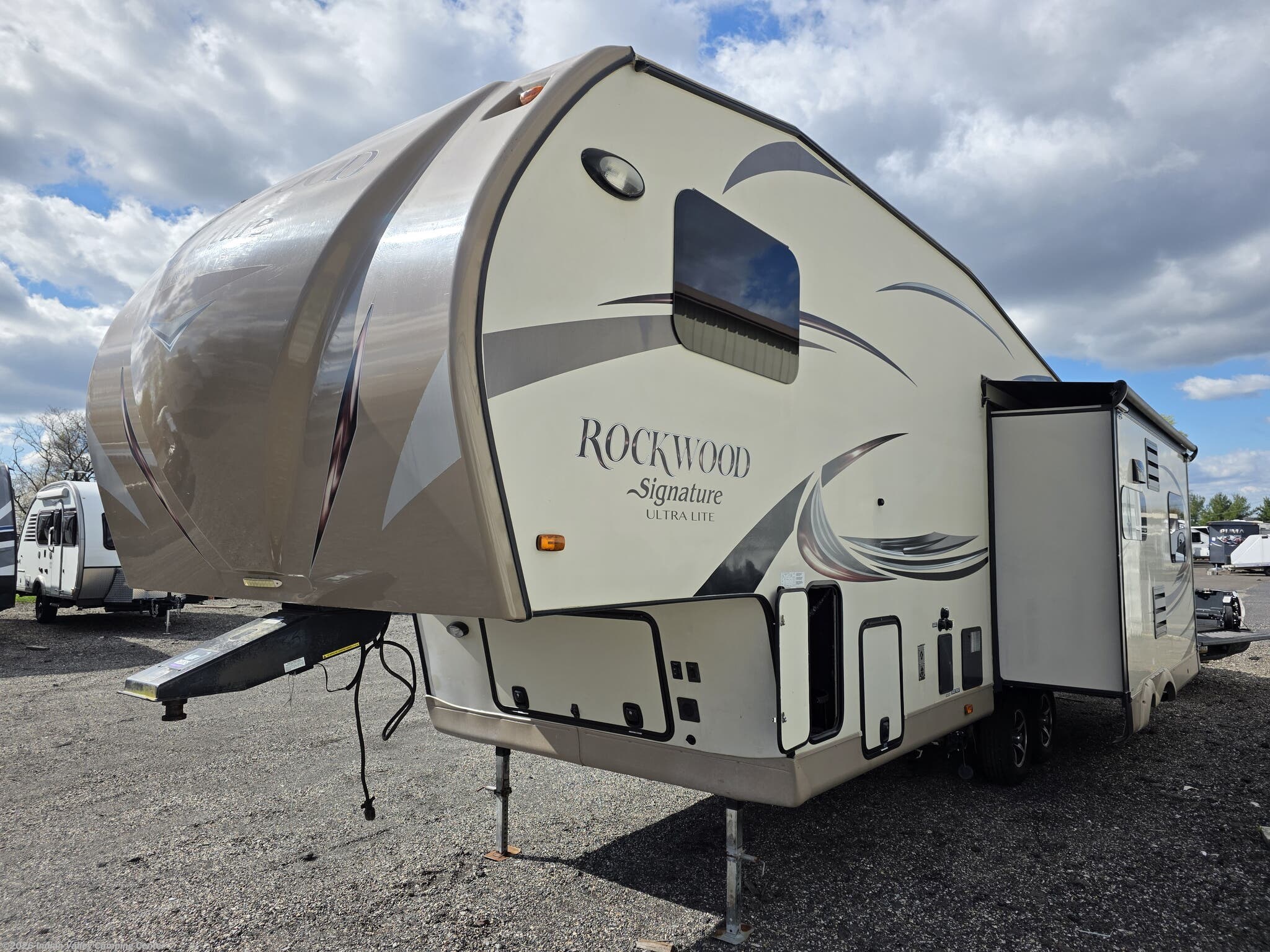 2016 Forest River Rockwood Signature Ultra Lite 8289WS - Used Fifth Wheel for sale by Indian Valley Camping Center in Souderton, Pennsylvania