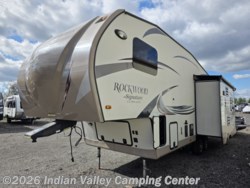 2016 Forest River Rockwood Signature Ultra Lite 8289WS - Used Fifth Wheel for sale by Indian Valley Camping Center in Souderton, Pennsylvania