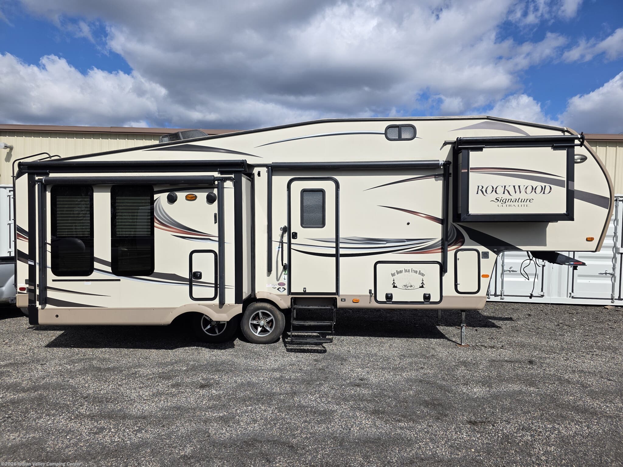 2016 Rockwood Signature Ultra Lite 8289WS by Forest River from Indian Valley Camping Center in Souderton, Pennsylvania