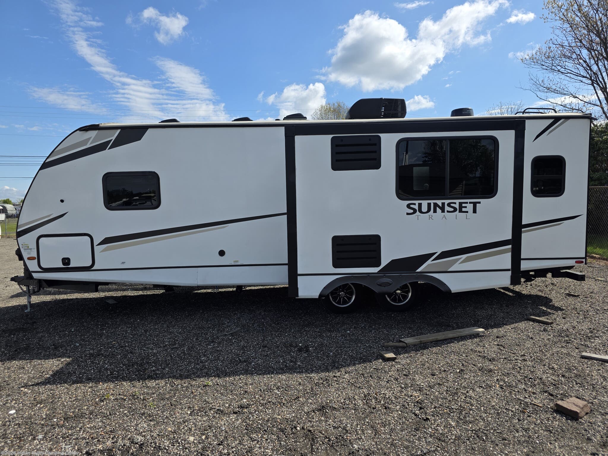 2023 CrossRoads Sunset Trail Super Lite 258RD - Used Travel Trailer For Sale by Indian Valley Camping Center in Souderton, Pennsylvania
