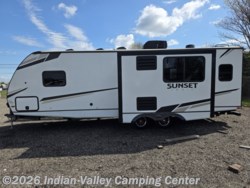 2023 CrossRoads Sunset Trail Super Lite 258RD - Used Travel Trailer for sale by Indian Valley Camping Center in Souderton, Pennsylvania