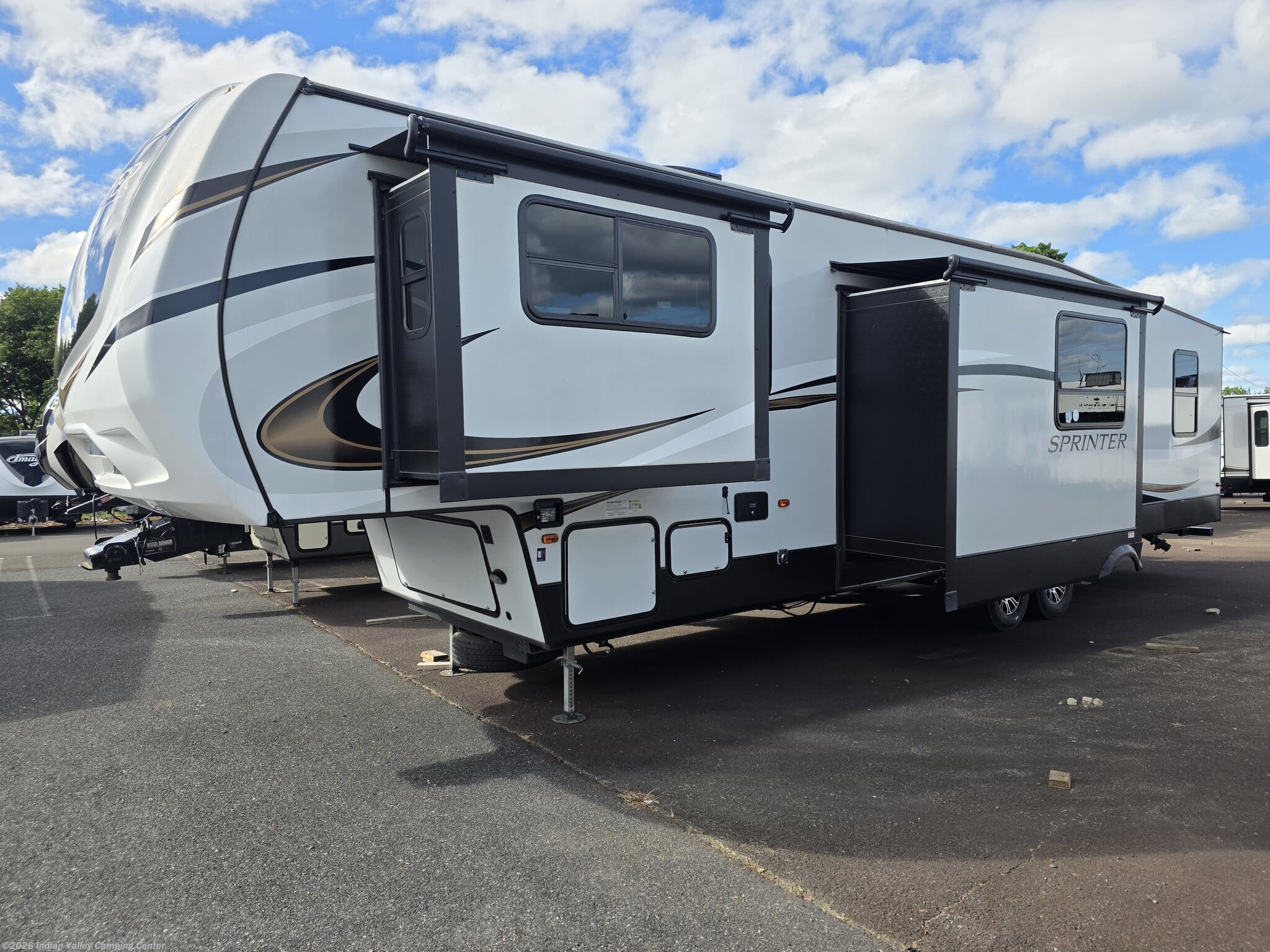2021 Keystone Sprinter Limited 3670FL - Used Fifth Wheel For Sale by Indian Valley Camping Center in Souderton, Pennsylvania features Water Heater, Microwave, Air Conditioning, Slideout, Awning