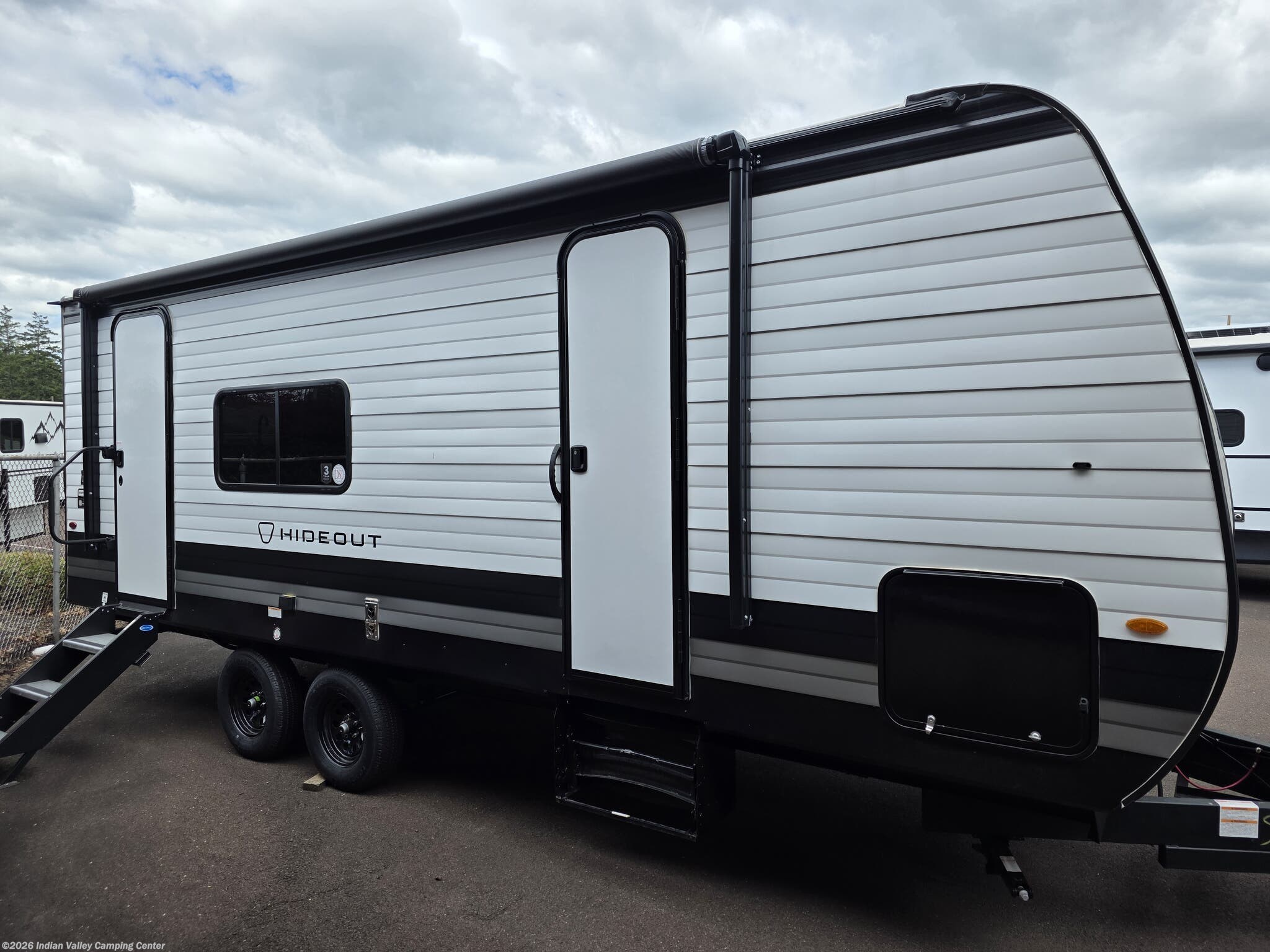 2026 Keystone Hideout 212RKS - New Travel Trailer For Sale by Indian Valley Camping Center in Souderton, Pennsylvania features Pantry, Theater Seating, Slideout, Dinette, Shower