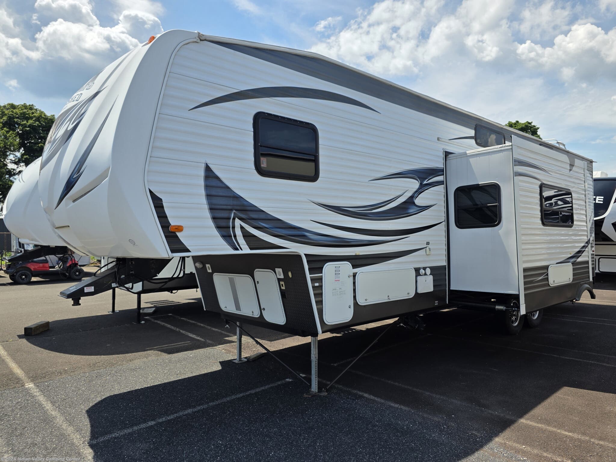 2014 Palomino Puma Unleashed 356QBL - Used Fifth Wheel For Sale by Indian Valley Camping Center in Souderton, Pennsylvania