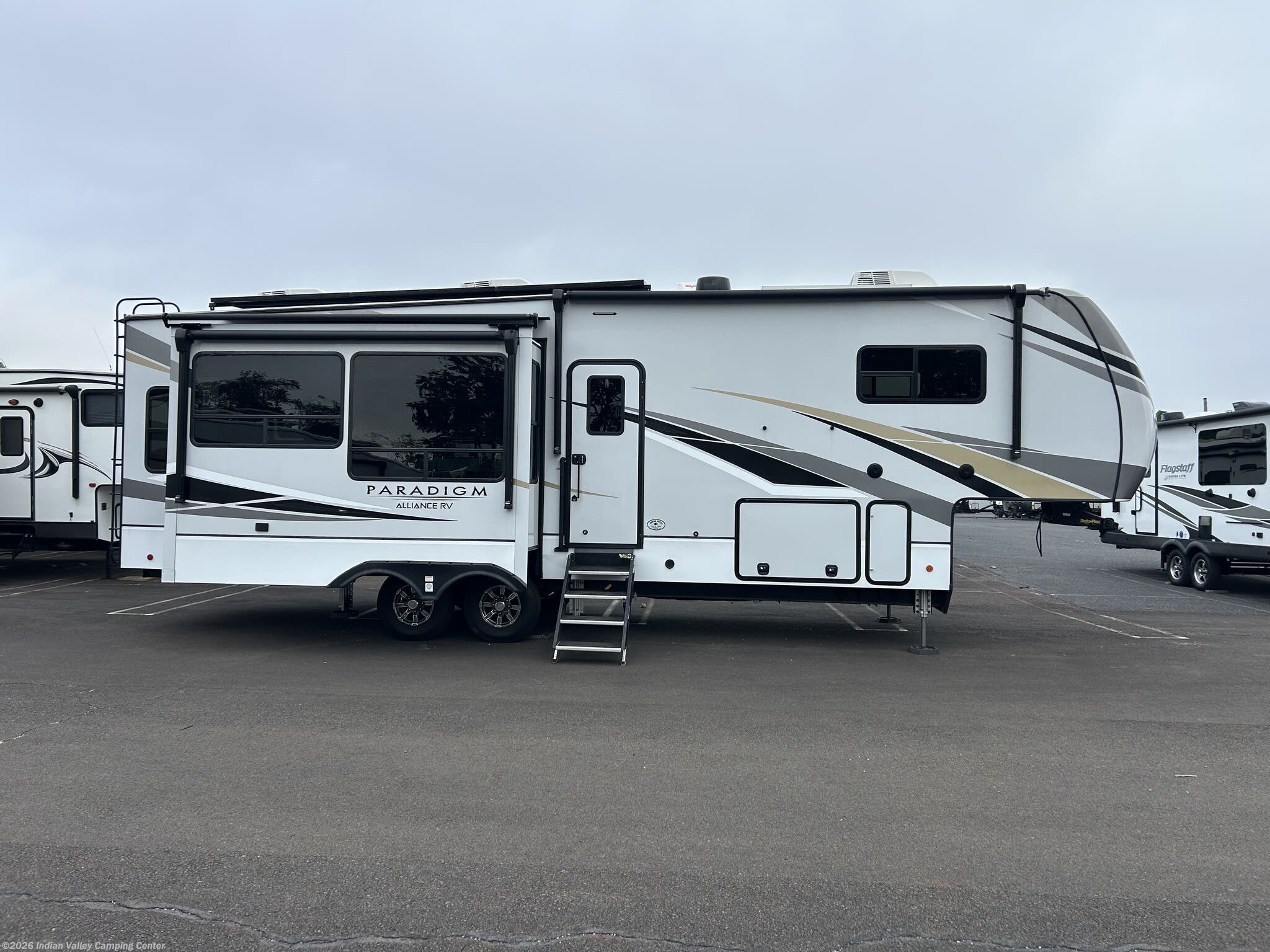 2021 Alliance RV Paradigm 310RL - Used Fifth Wheel for sale by Indian Valley Camping Center in Souderton, Pennsylvania