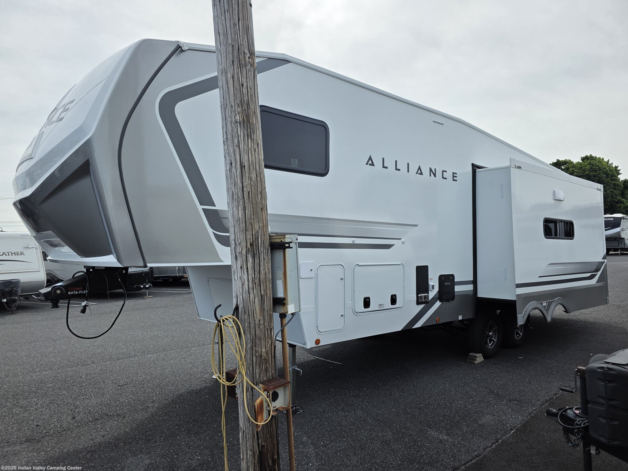 2027 Alliance RV Avenue All-Access 29RL - New Fifth Wheel For Sale by Indian Valley Camping Center in Souderton, Pennsylvania features Dryer, Solar Panel, TV, Dinette, Pantry