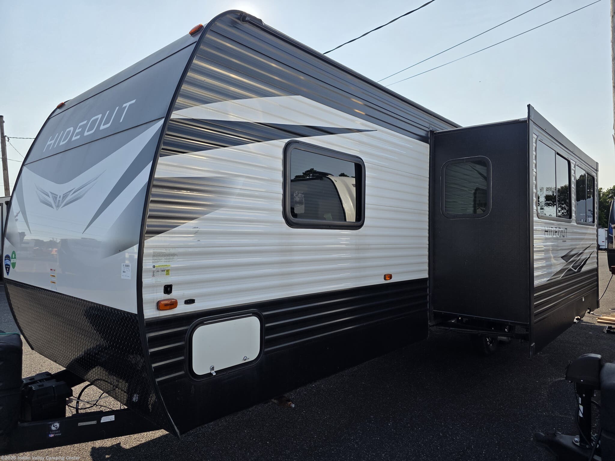 2020 Keystone Hideout 28BHS - New Travel Trailer For Sale by Indian Valley Camping Center in Souderton, Pennsylvania features Ladder, Fireplace, Queen Bed, Shower, Pantry