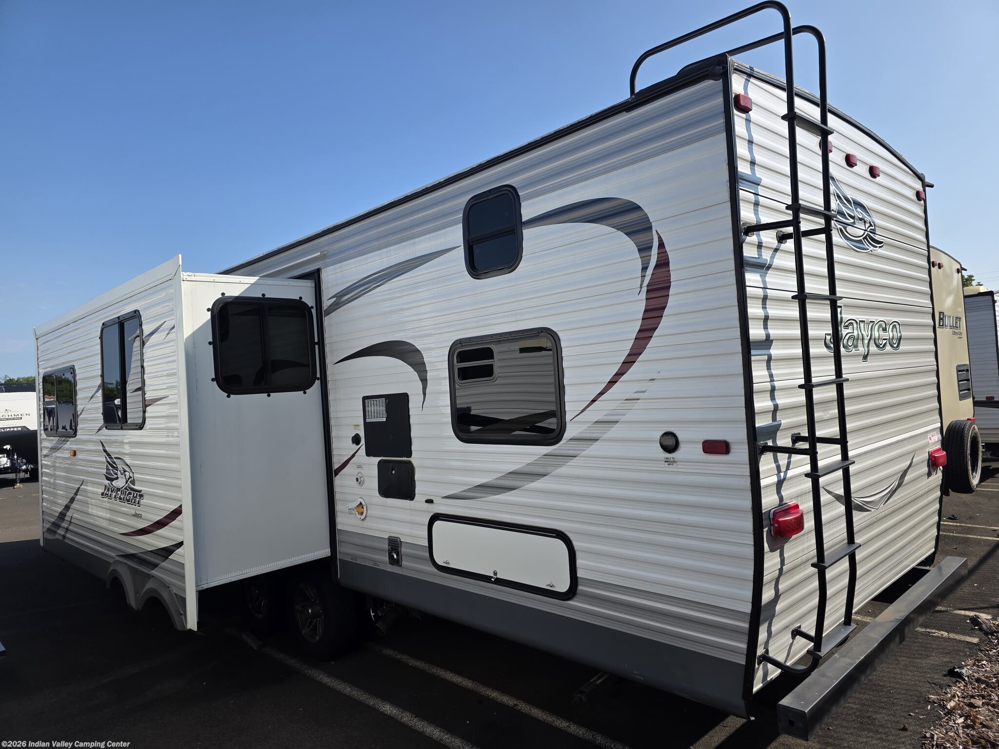 2015 Jayco Jay Flight 29QBS - Used Travel Trailer For Sale by Indian Valley Camping Center in Souderton, Pennsylvania features Awning, AM/FM/CD, DVD Player, Microwave, Outside Kitchen