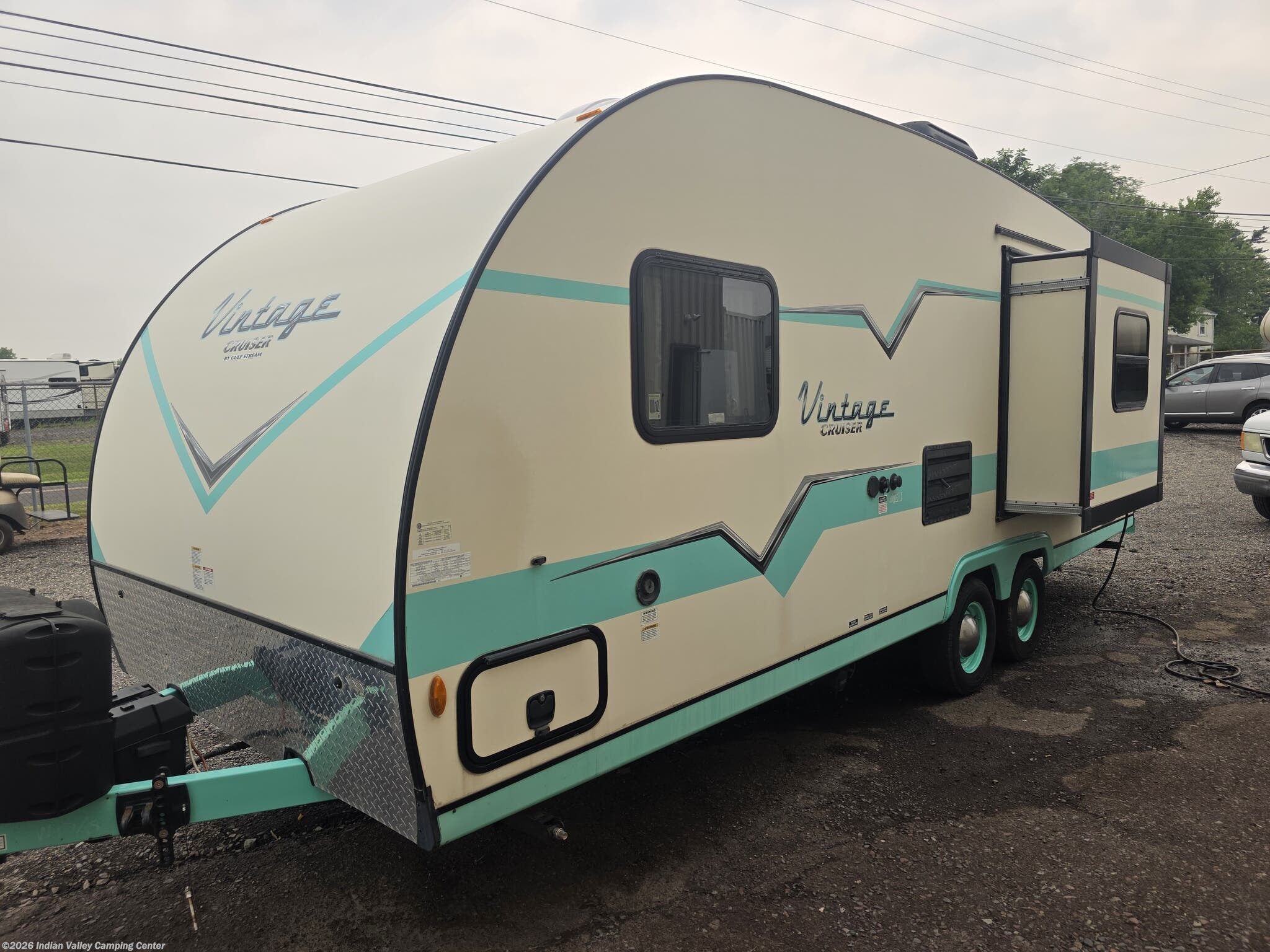 2018 Gulf Stream Vintage Cruiser 23RSS - Used Travel Trailer For Sale by Indian Valley Camping Center in Souderton, Pennsylvania features Microwave