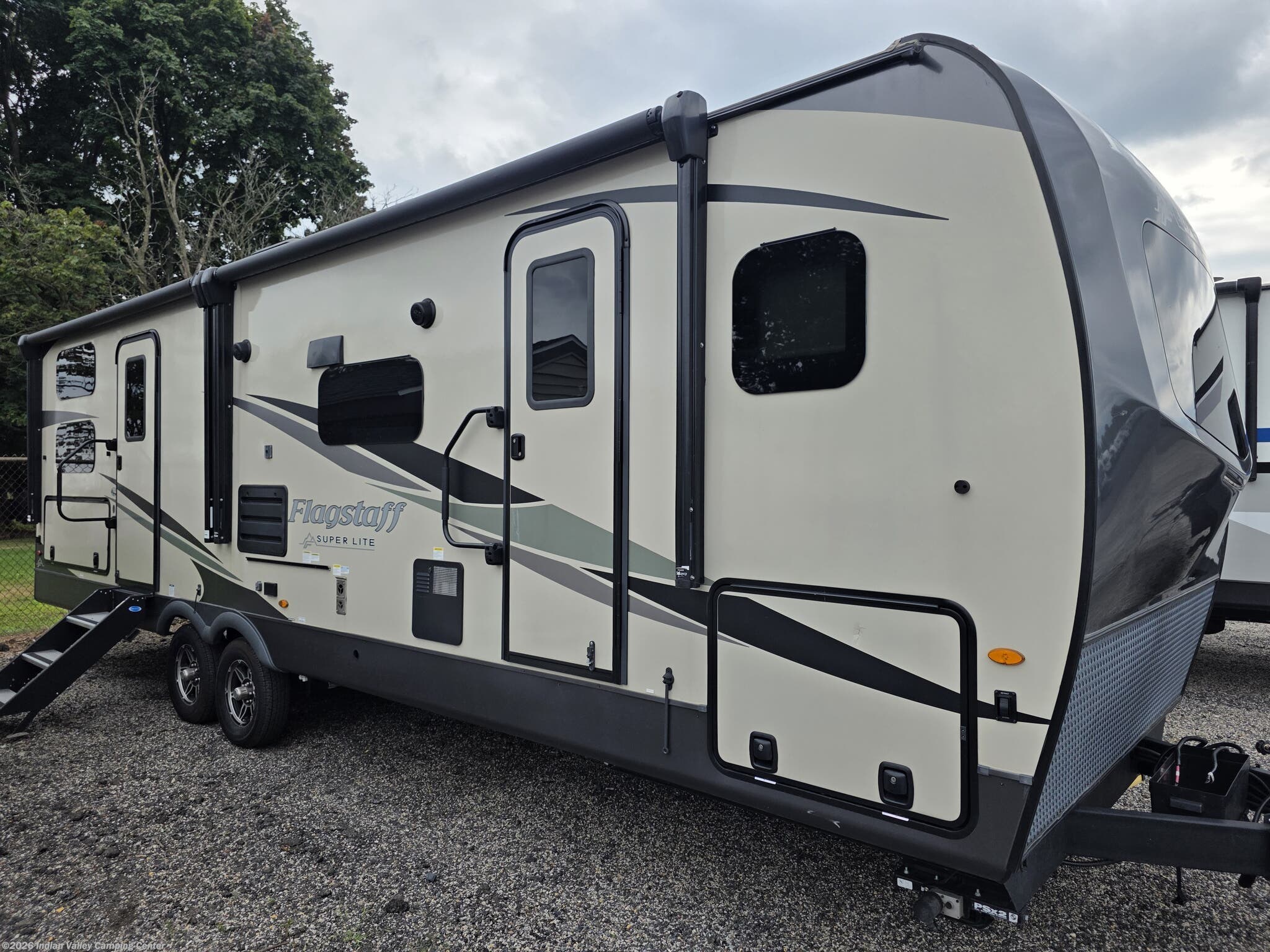 2023 Forest River Flagstaff Super Lite 27BHWS - Used Travel Trailer for sale by Indian Valley Camping Center in Souderton, Pennsylvania