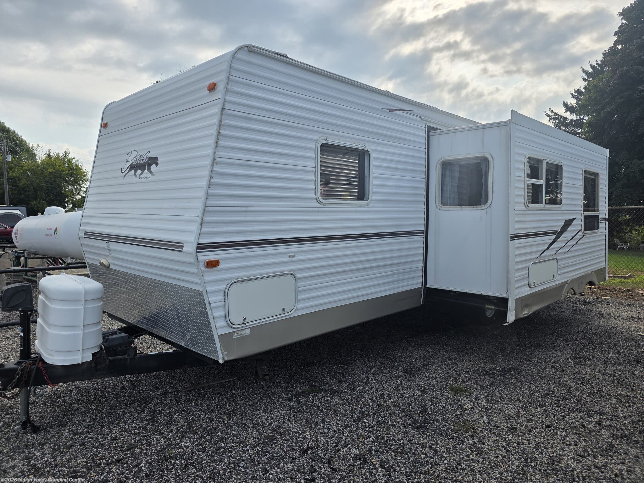 2005 Palomino Puma 30DBS - Used Travel Trailer For Sale by Indian Valley Camping Center in Souderton, Pennsylvania features TV, Converter, Microwave, Furnace, Slideout