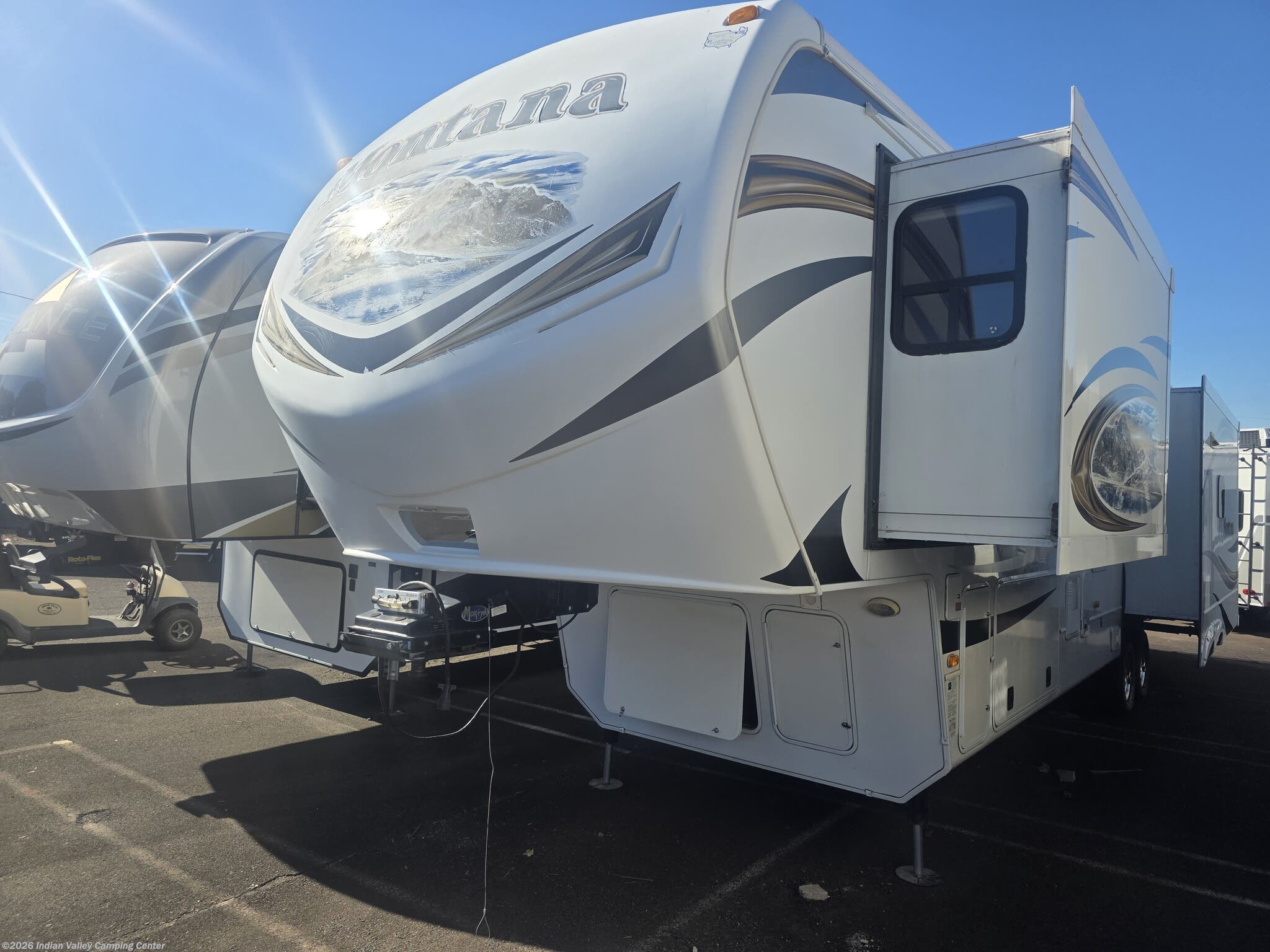 2013 Keystone Montana Hickory 3582RL - Used Fifth Wheel For Sale by Indian Valley Camping Center in Souderton, Pennsylvania features Slideout, Auxiliary Battery, Toilet, LP Detector, Shower