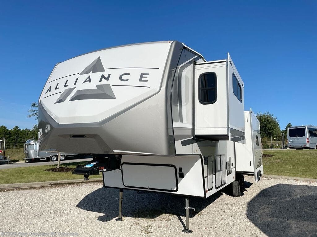 2024 Alliance RV Avenue 32RLS RV for Sale in Lexington, SC 29072 ...
