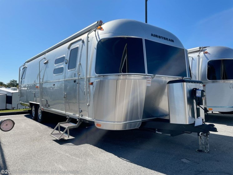 New 2023 Airstream Flying Cloud 30RB available in Lexington, South Carolina